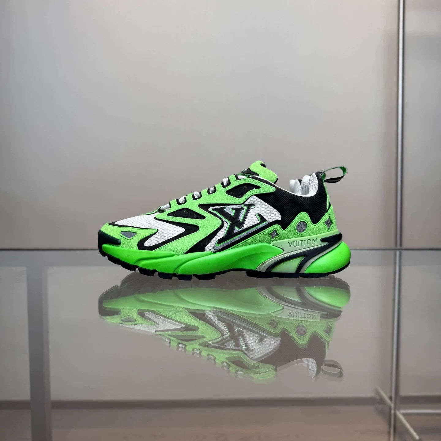 Louis Vuitton Louis Vuitton LV Runner Tatic Sneakers Size US 6.5 / EU 39-40 - 5 Thumbnail