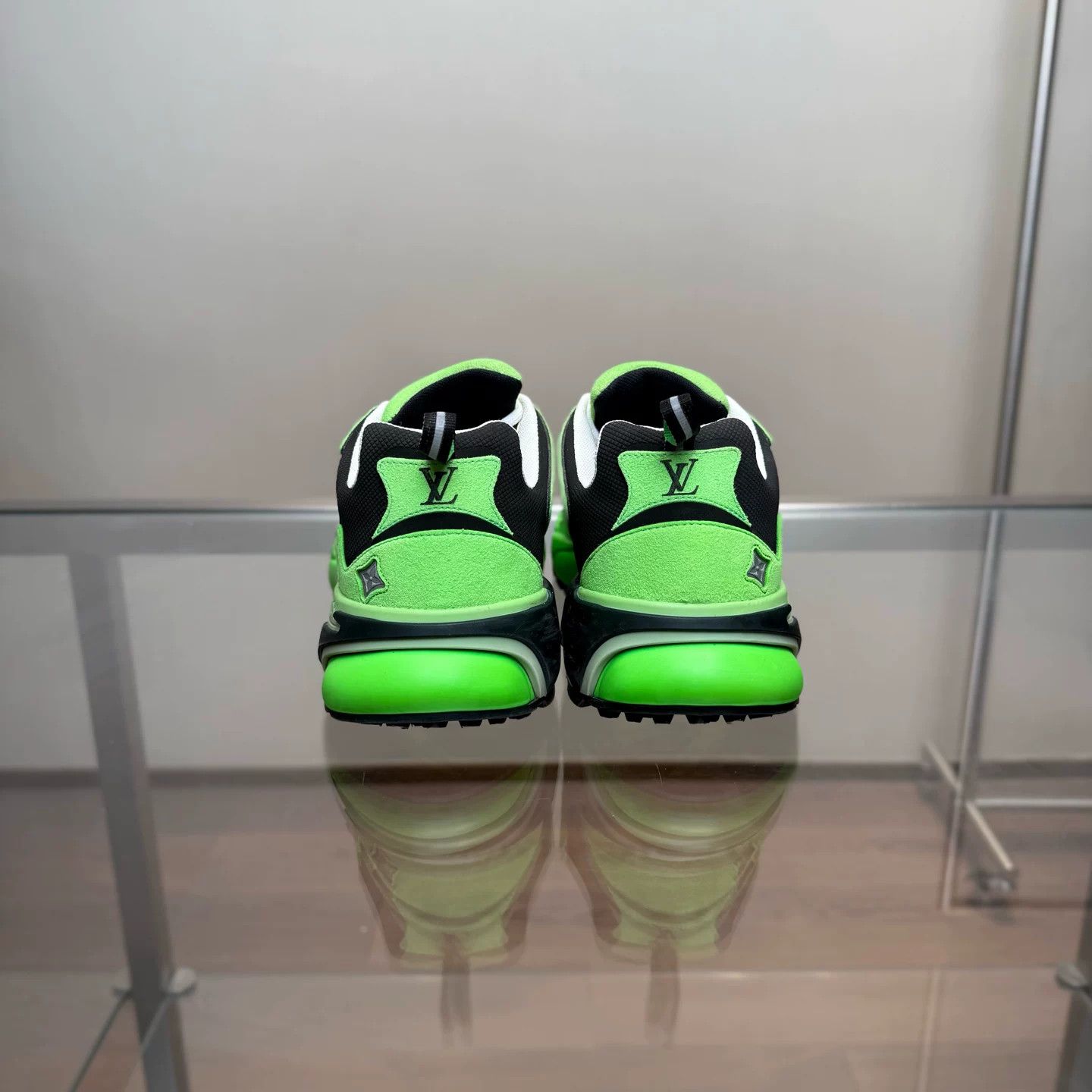 Louis Vuitton Louis Vuitton LV Runner Tatic Sneakers Size US 6.5 / EU 39-40 - 4 Thumbnail