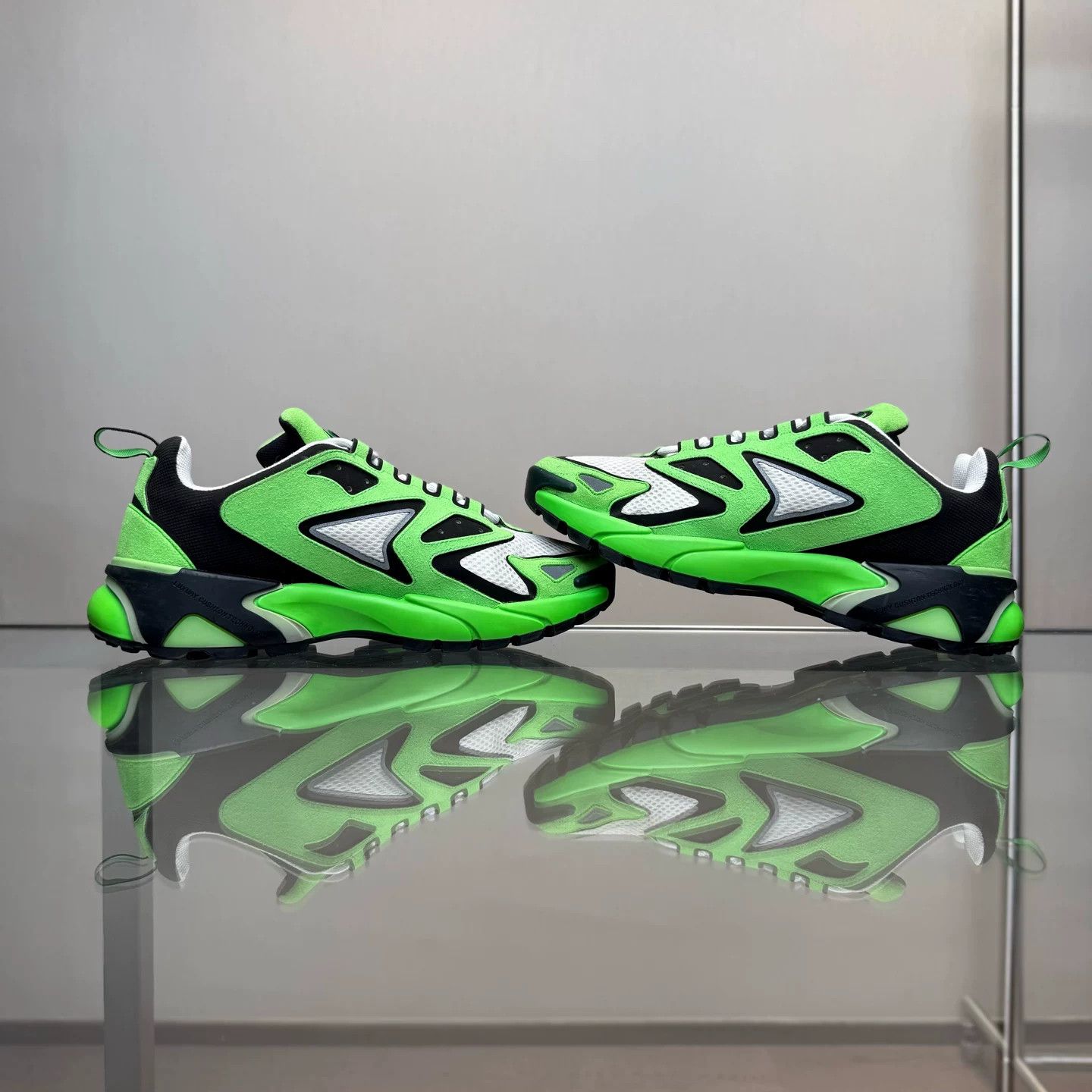 Louis Vuitton Louis Vuitton LV Runner Tatic Sneakers Size US 6.5 / EU 39-40 - 6 Thumbnail