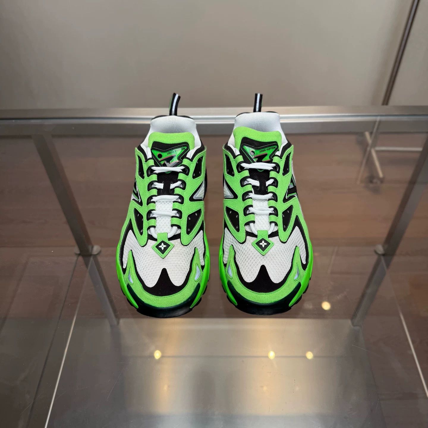 Louis Vuitton Louis Vuitton LV Runner Tatic Sneakers Size US 6.5 / EU 39-40 - 2 Thumbnail