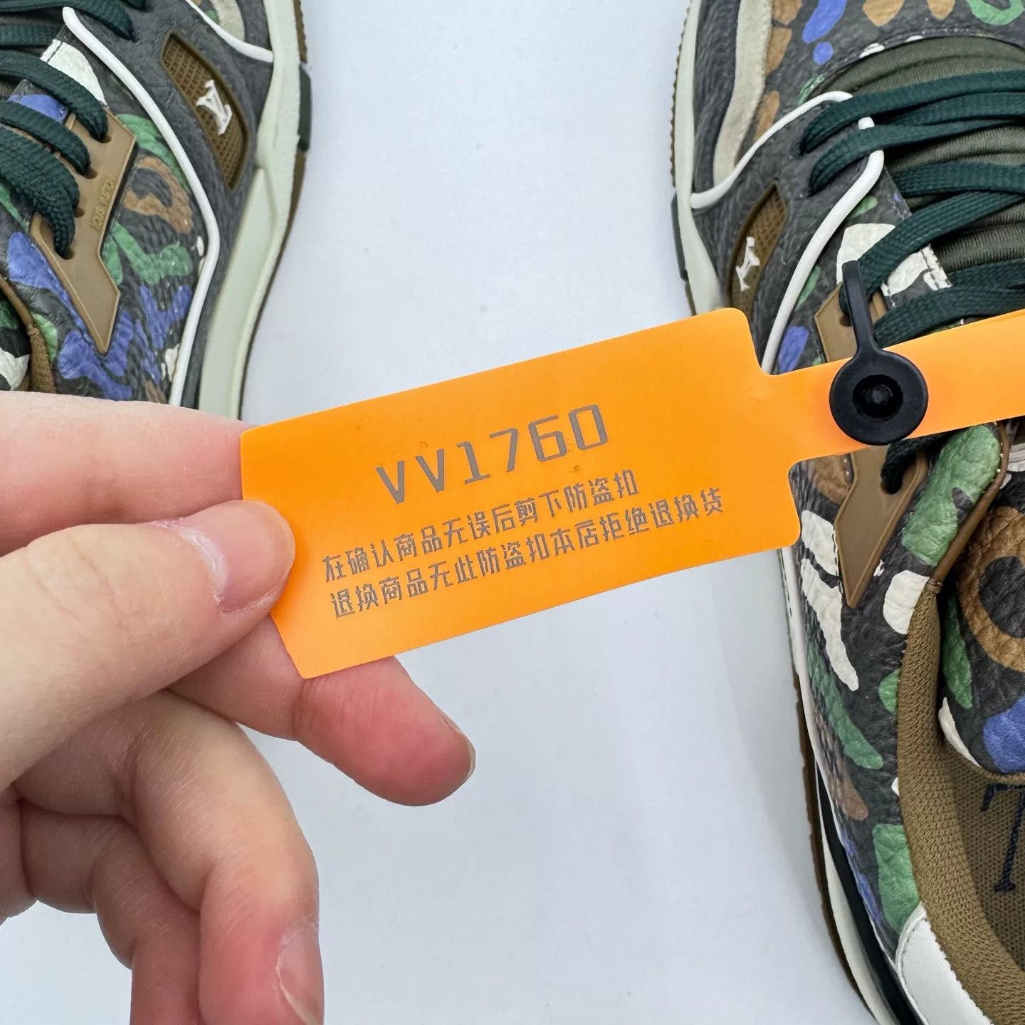 Louis Vuitton Louis Vuitton Graffiti Trainer Sneakers Size US 8 / EU 41 - 8 Thumbnail