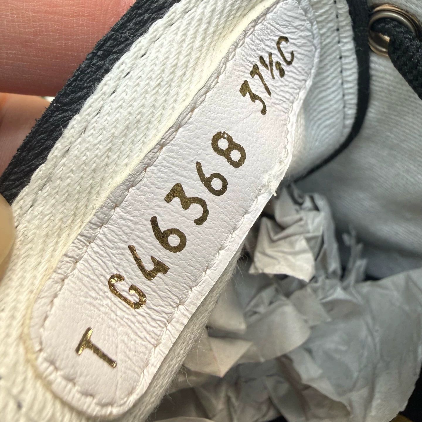 Chanel Chanel 25P Logo Print Sneakers Size US 6.5 / IT 36.5 - 8 Thumbnail