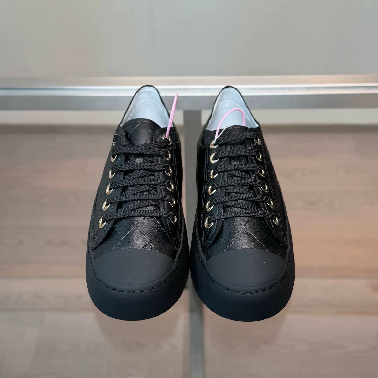 Chanel Chanel 25P Logo Print Sneakers Size US 6.5 / IT 36.5 - 5 Thumbnail