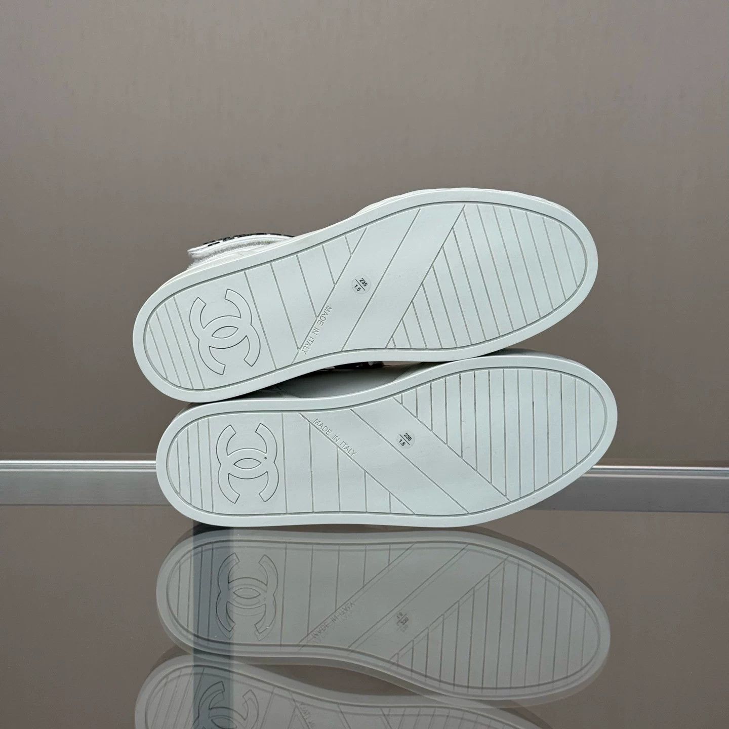 Chanel CHANEL 23A High Top Velcro Logo Sneakers Size US 6.5 / IT 36.5 - 7 Thumbnail