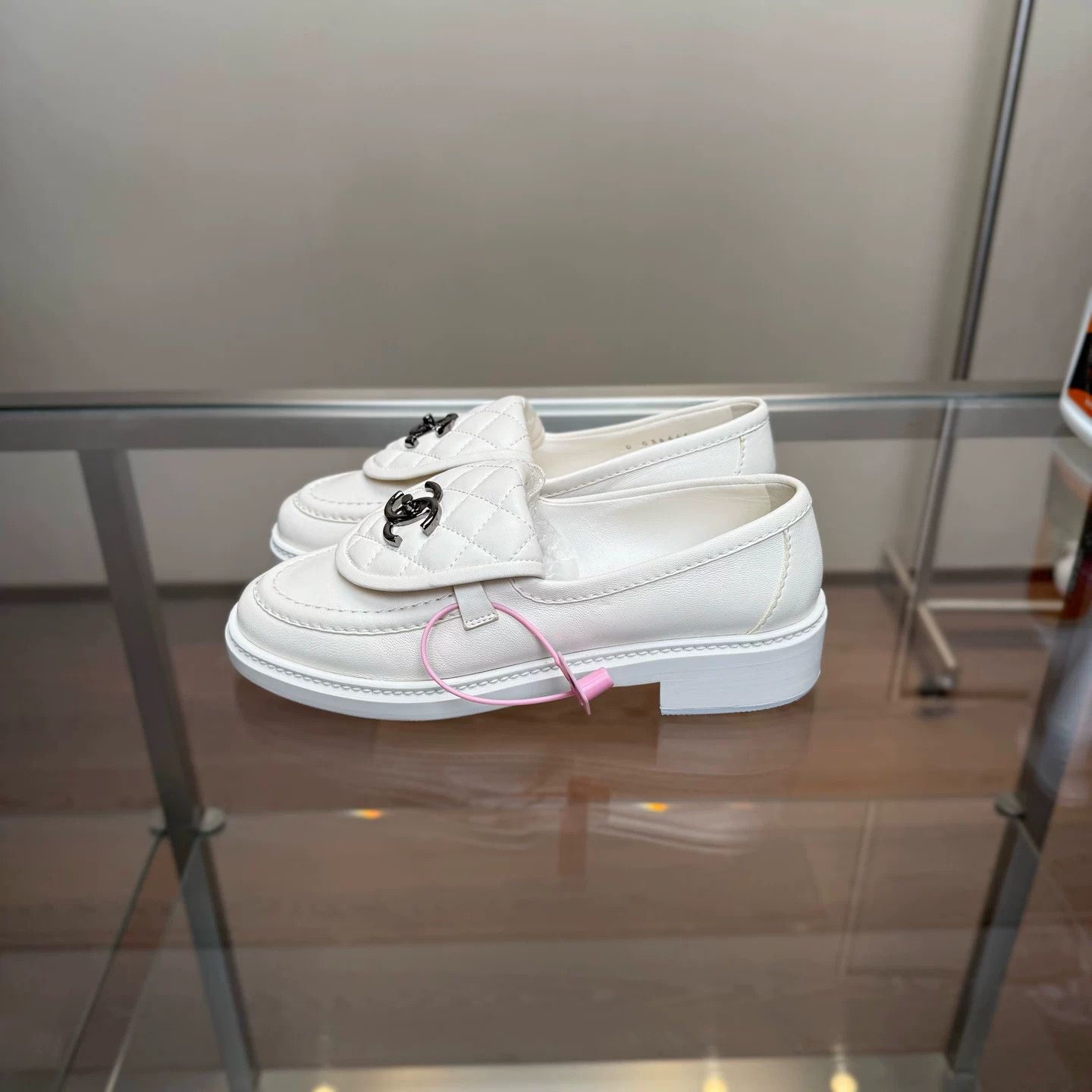 Chanel Chanel White CC Gold Buckle Loafers Size US 4.5 / IT 34.5 - 5 Thumbnail