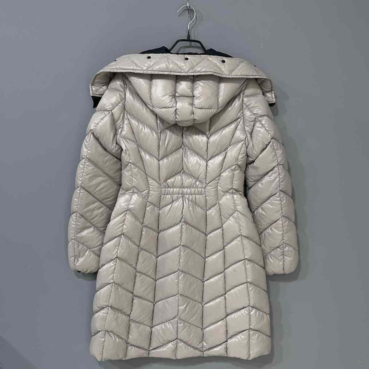 Moncler Moncler Long Fur Collar Down Jacket Size M / US 6-8 / IT 42-44 - 3 Thumbnail