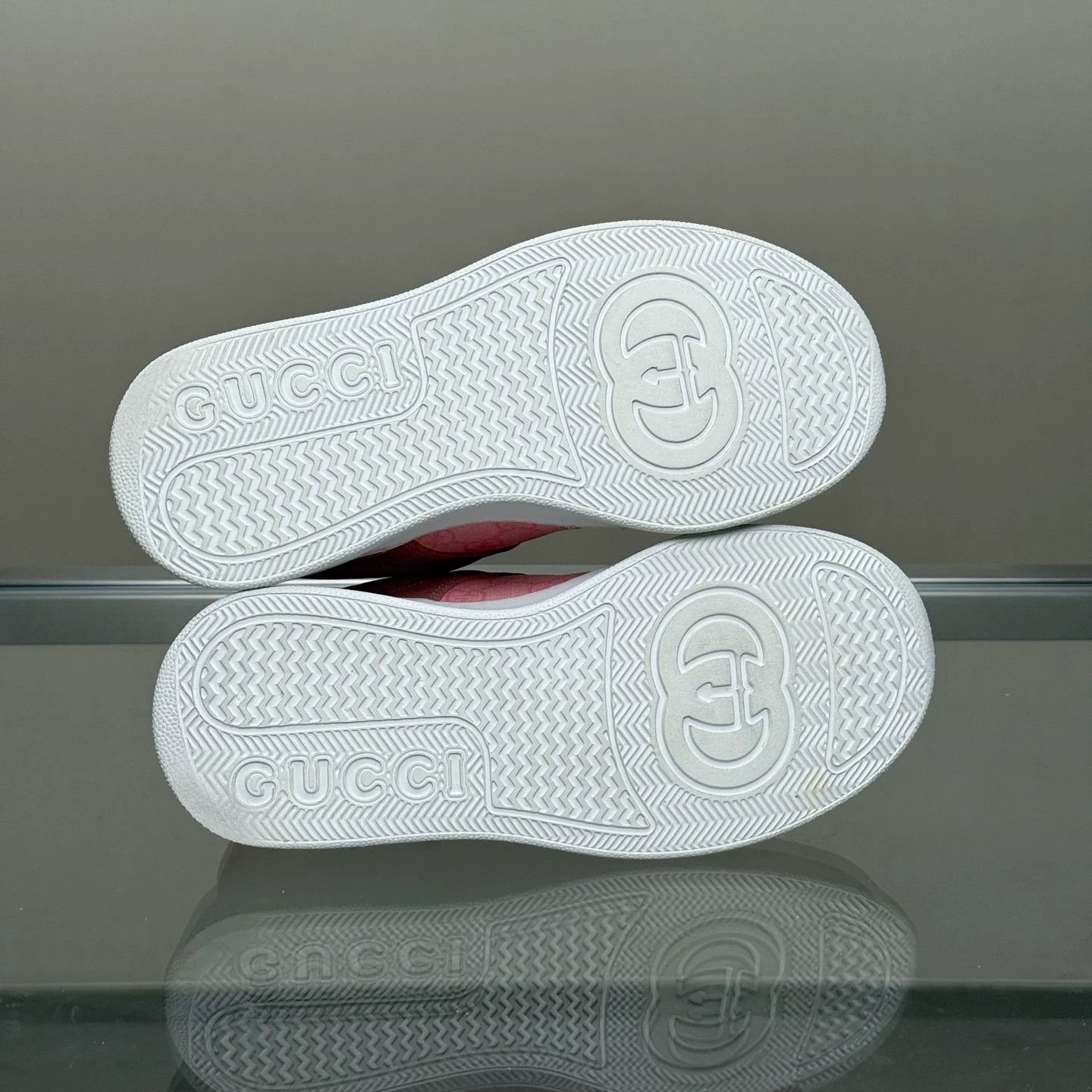 Gucci Gucci Pink GG Biscuit Sneakers Size US 5 / IT 35 - 7 Thumbnail