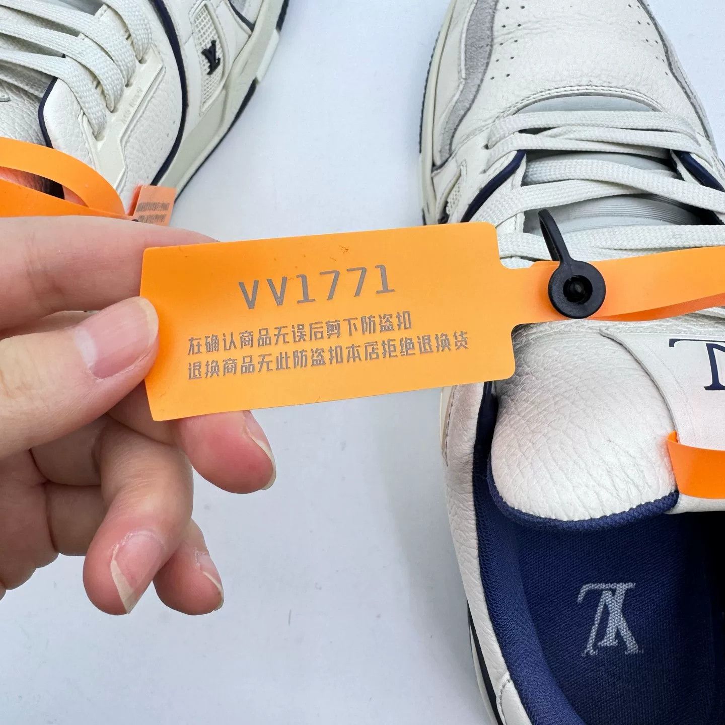 Louis Vuitton LV Trainer White Blue Size 42.5 Size US 9.5 / EU 42-43 - 8 Thumbnail