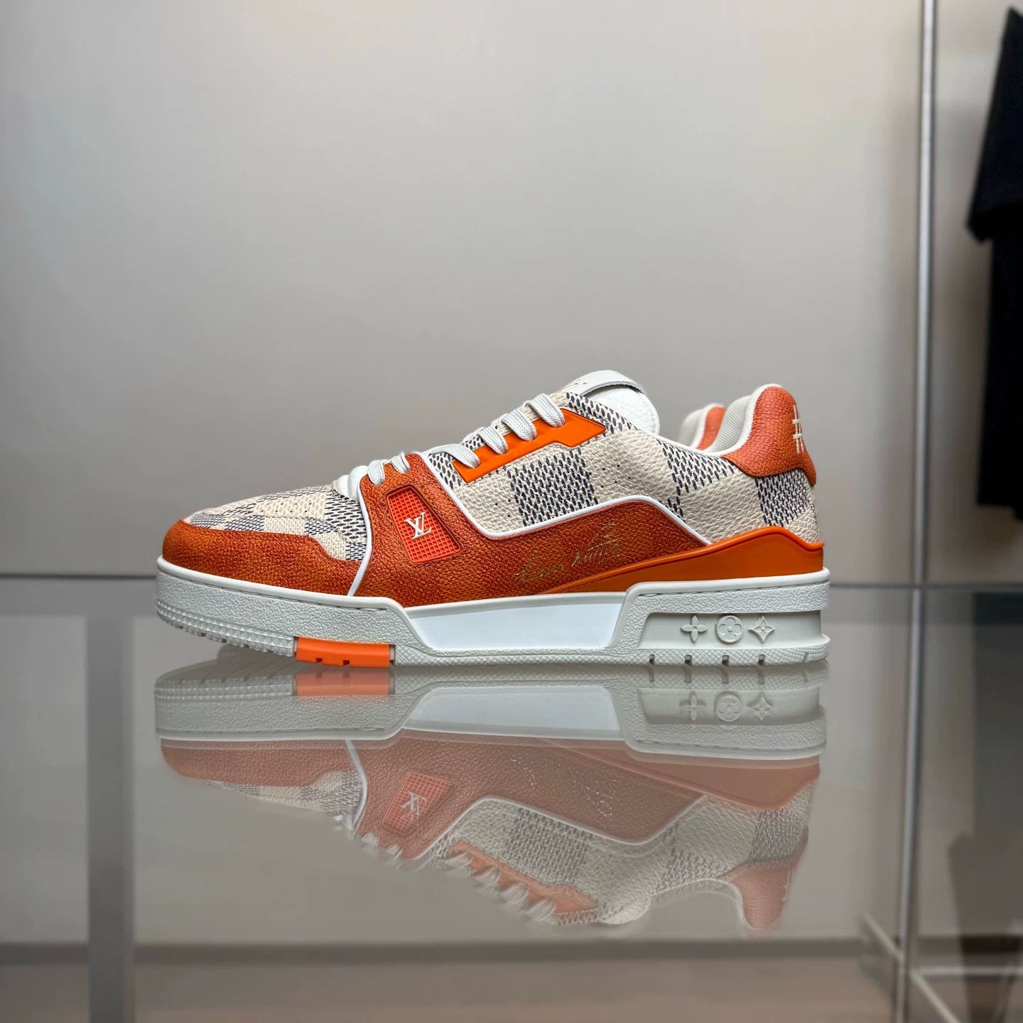 Louis Vuitton Louis Vuitton LV TRAINER White Orange Size US 8.5 / EU 41-42 - 5 Thumbnail