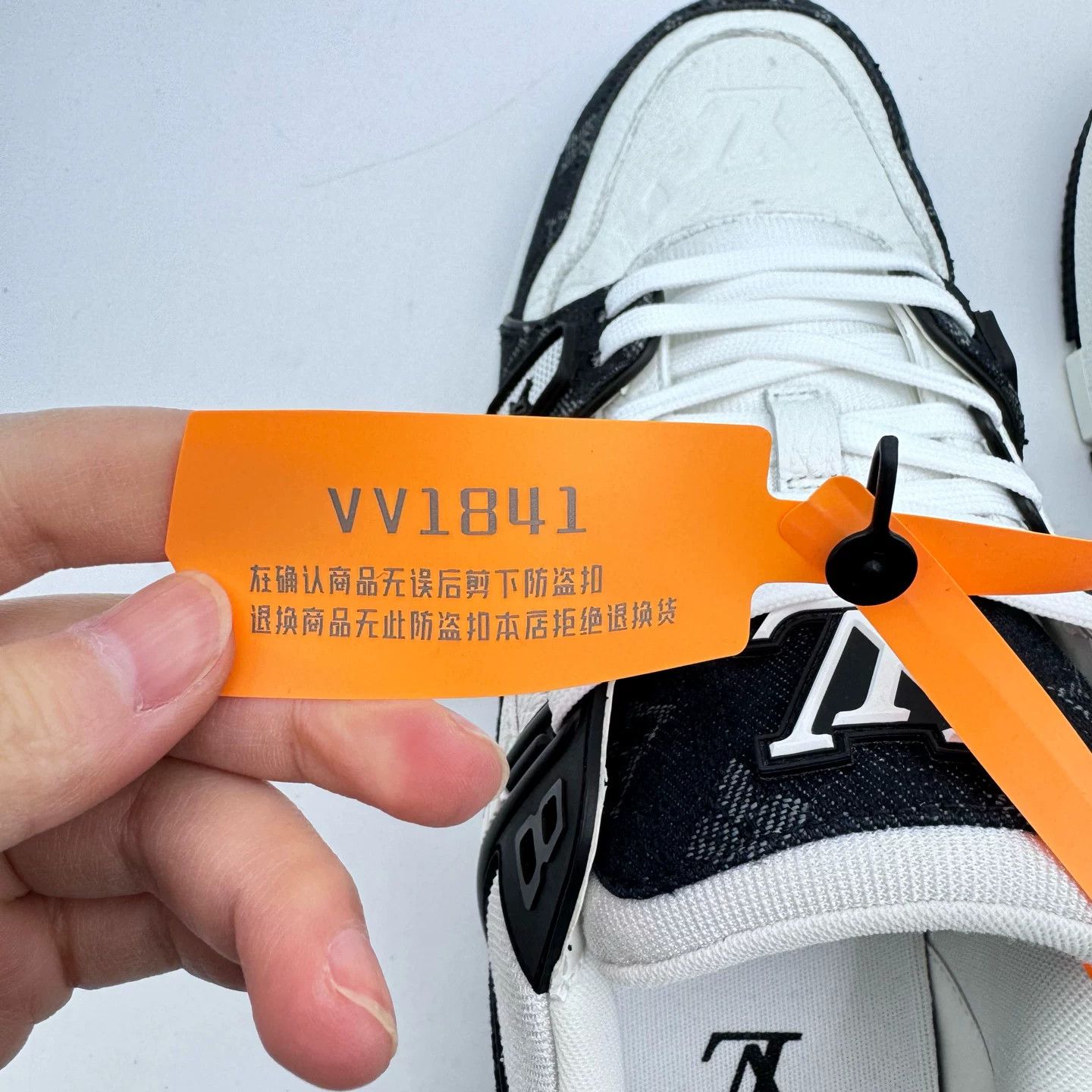 Louis Vuitton LV Trainer 41 Black White Oxblood Size US 8 / EU 41 - 8 Thumbnail