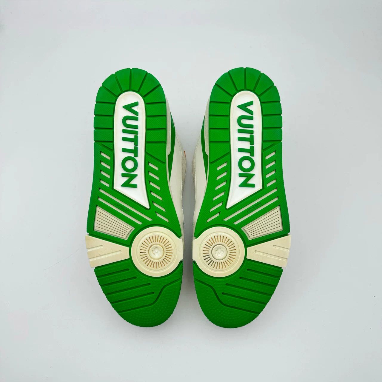 Louis Vuitton LV White Green Trainer Sneakers Size 42.5 Size US 9.5 / EU 42-43 - 6 Thumbnail
