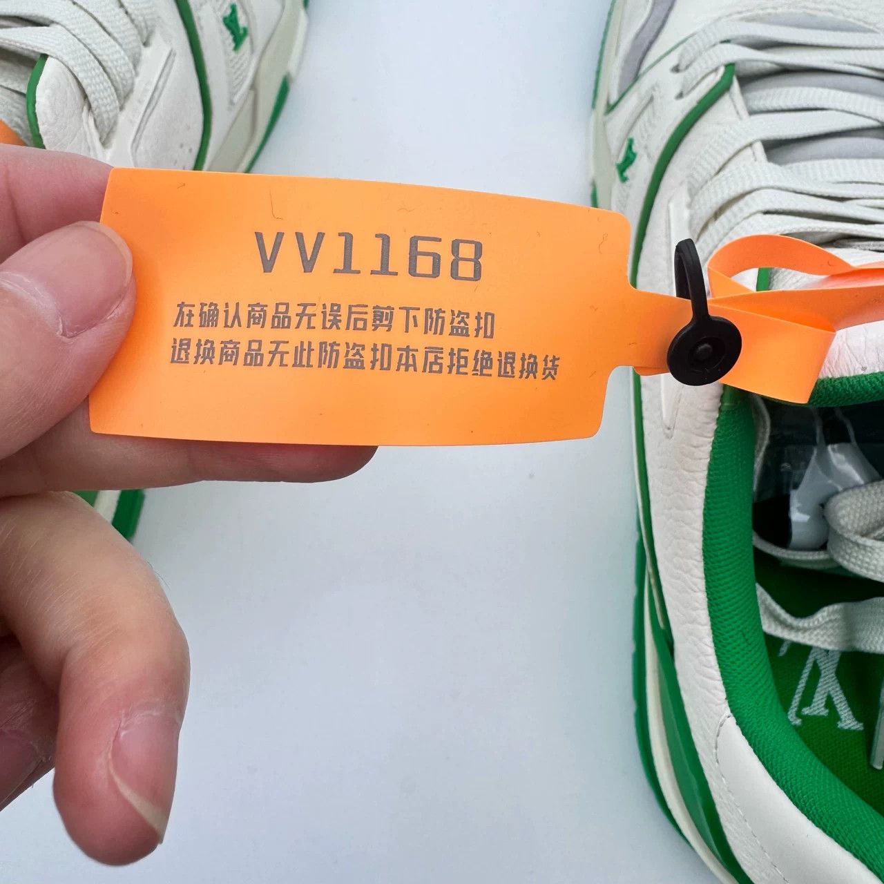 Louis Vuitton LV White Green Trainer Sneakers Size 42.5 Size US 9.5 / EU 42-43 - 8 Thumbnail