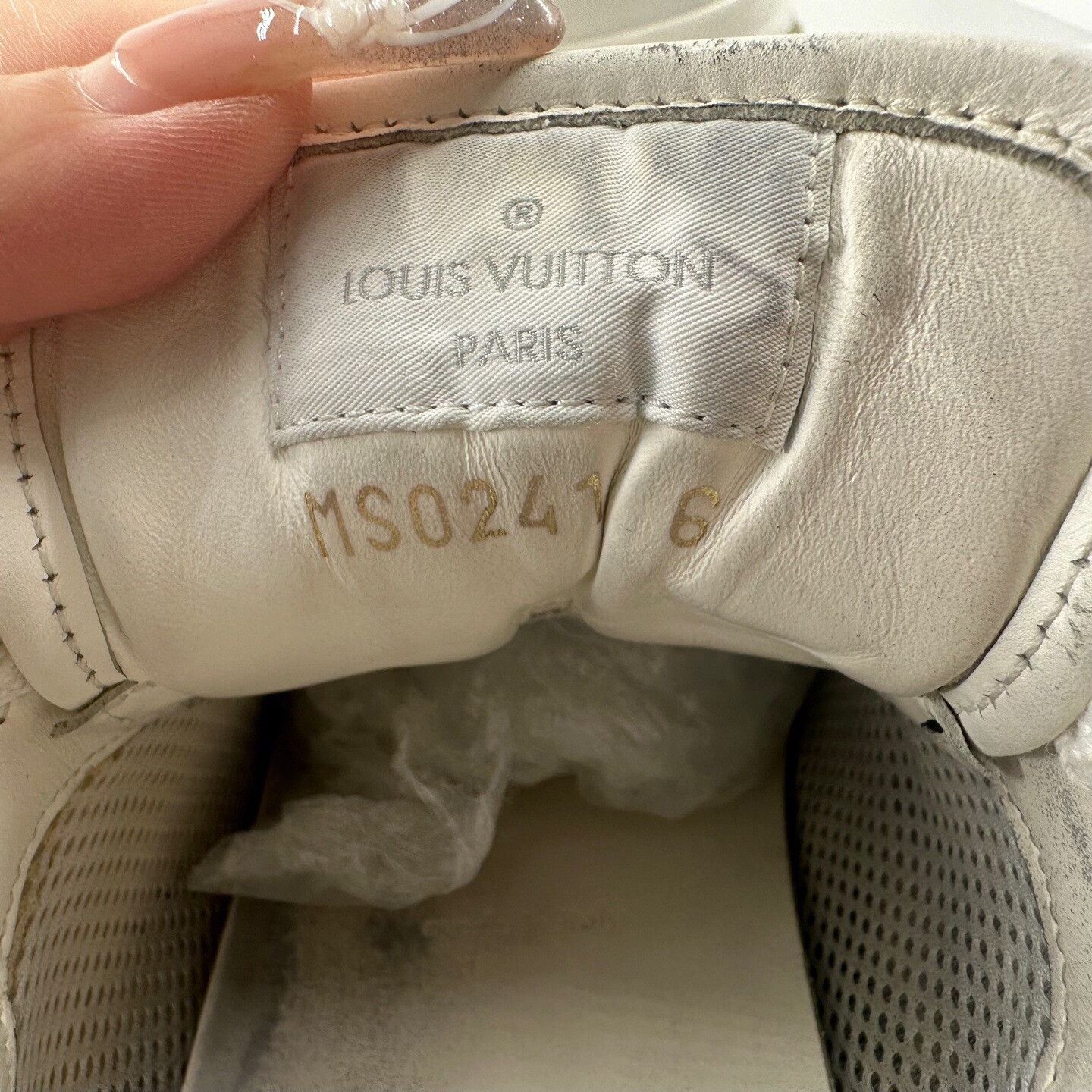 Louis Vuitton Louis Vuitton Runaway White Monogram Sneakers Size US 7 / EU 40 - 5 Thumbnail