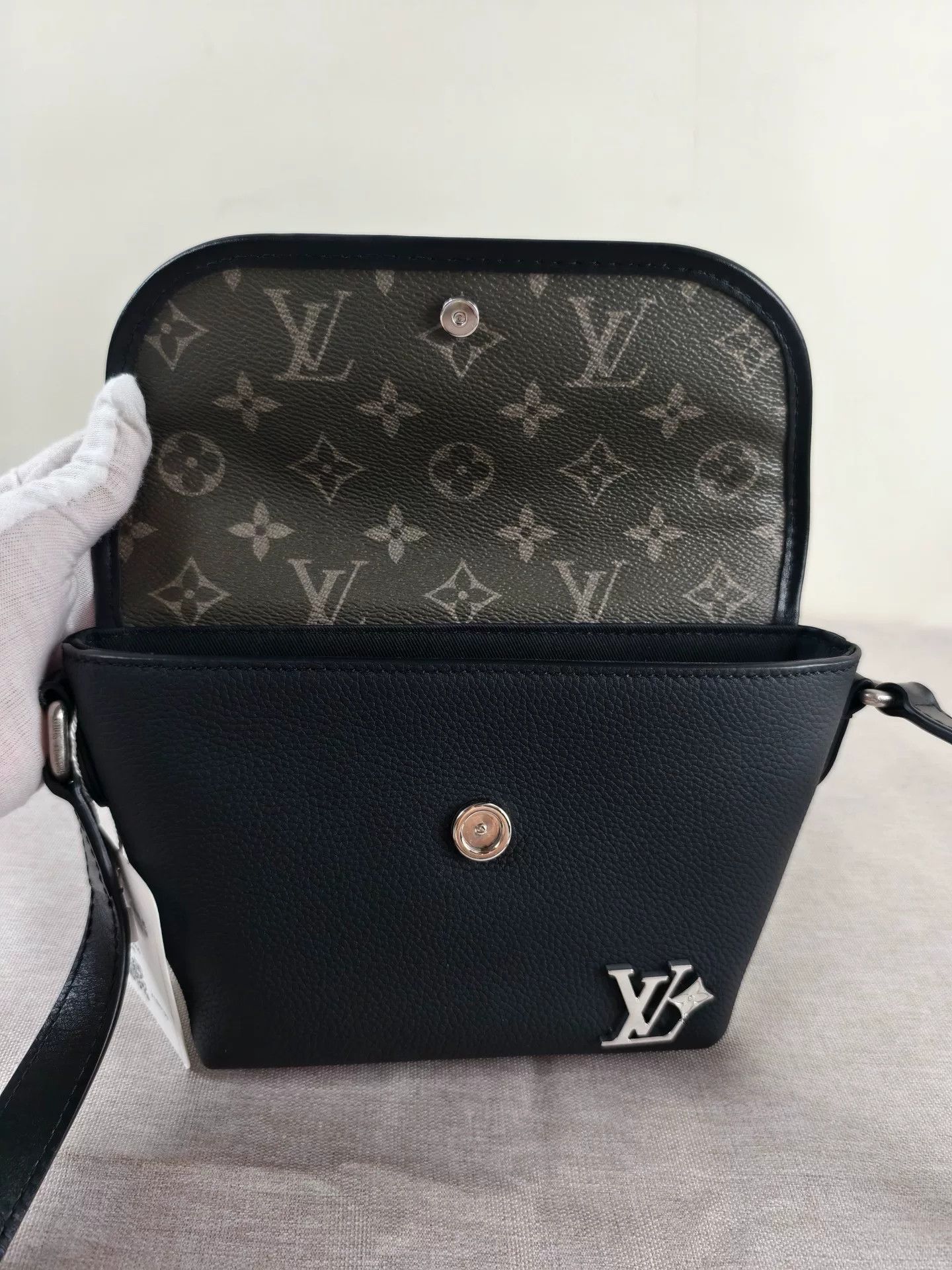 Louis Vuitton Pre-loved Bag Very good condition Size ONE SIZE - 7 Thumbnail