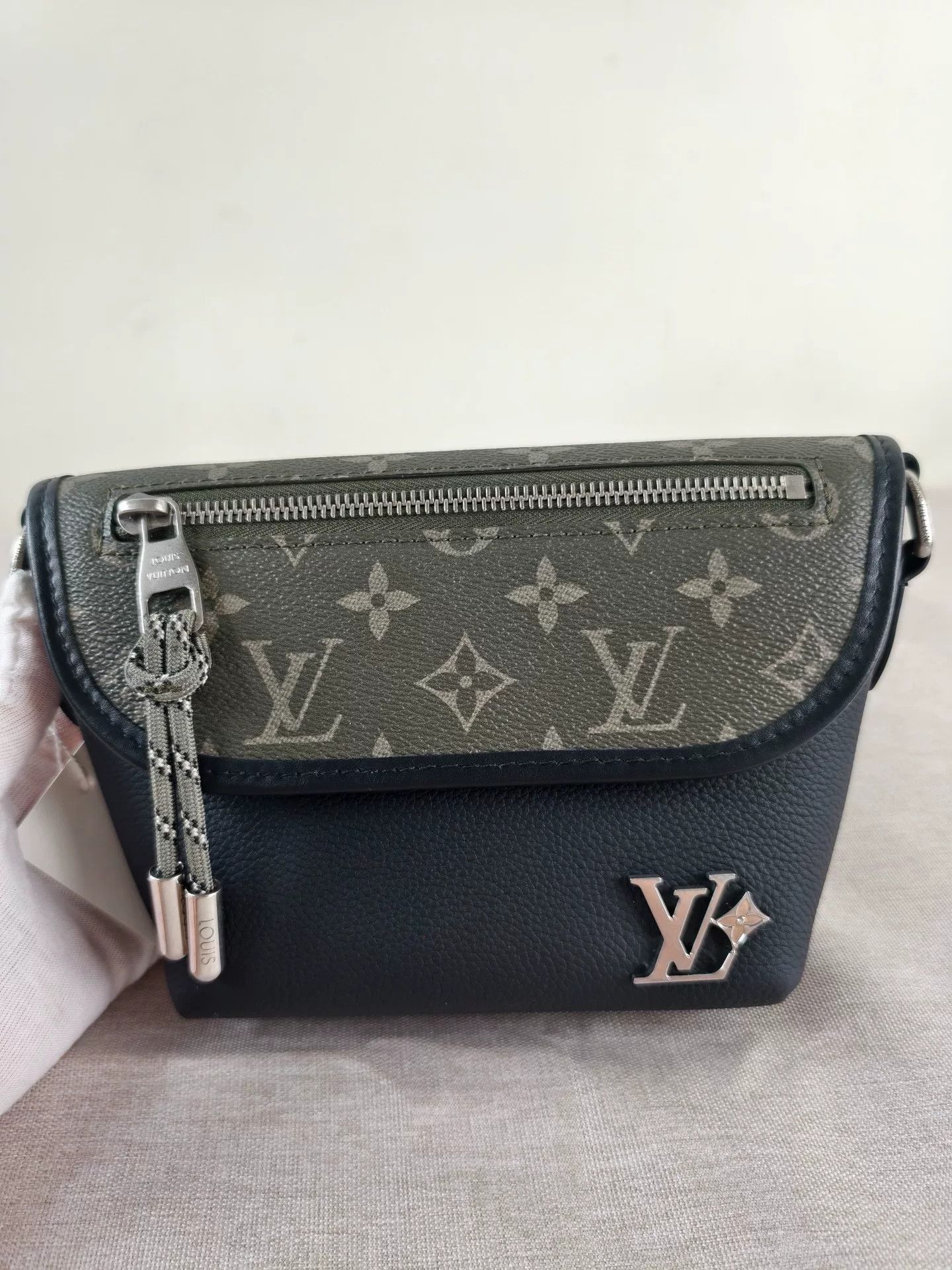 Louis Vuitton Pre-loved Bag Very good condition Size ONE SIZE - 8 Thumbnail