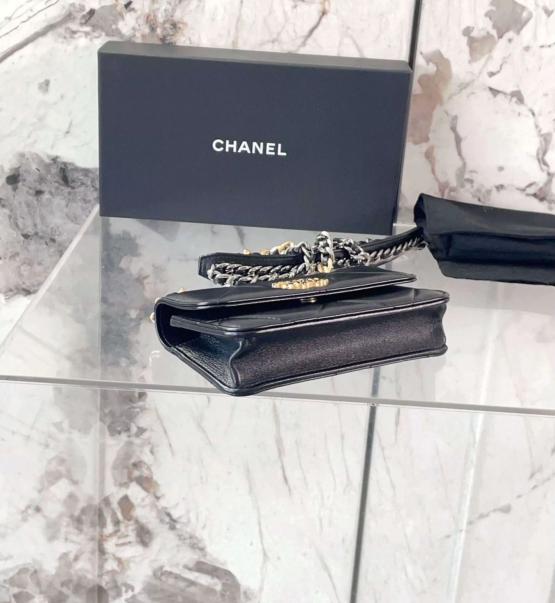 Chanel Pre-loved Bag Very good condition Size ONE SIZE - 5 Thumbnail