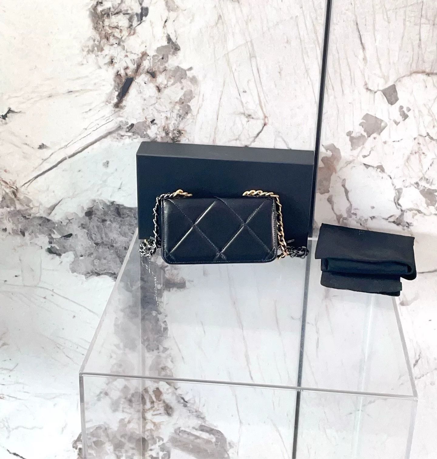 Chanel Pre-loved Bag Very good condition Size ONE SIZE - 2 Thumbnail