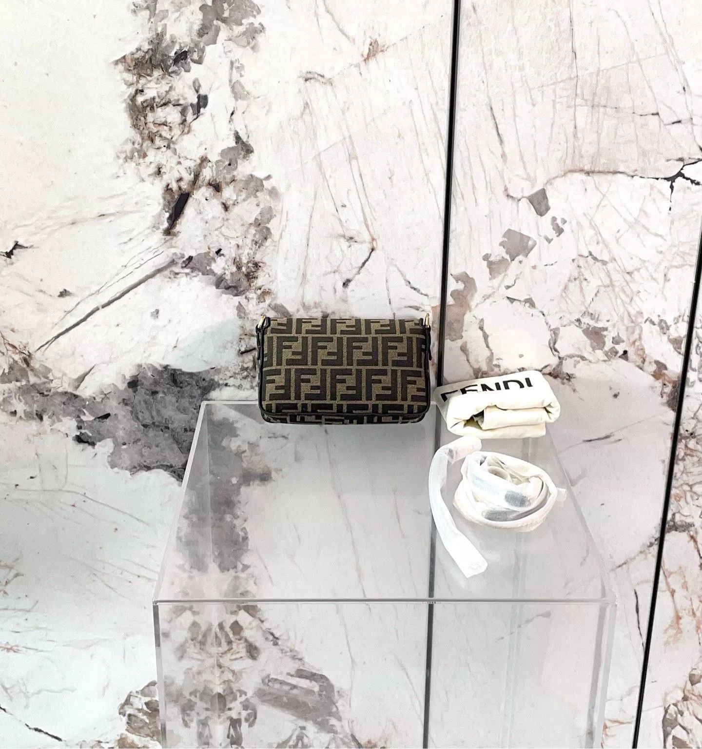 Fendi Pre-loved Bag Very good condition Size ONE SIZE - 2 Thumbnail