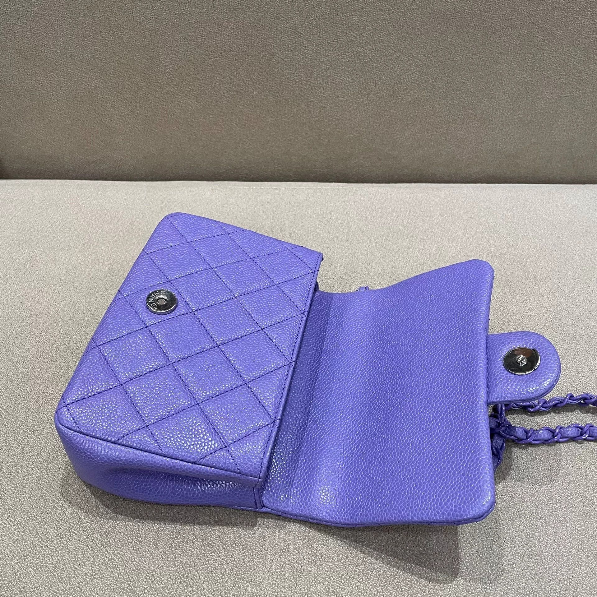 Chanel Pre-loved Bag Very good condition Size ONE SIZE - 7 Thumbnail