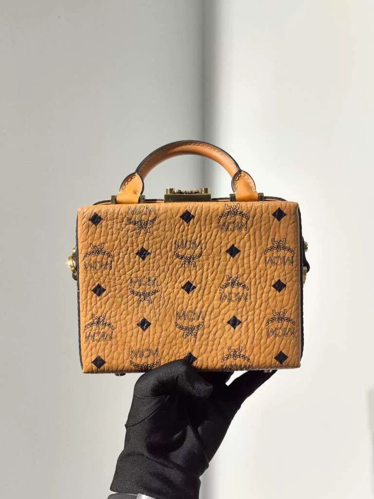 MCM Pre-loved Bag Very good condition Size ONE SIZE - 5 Thumbnail