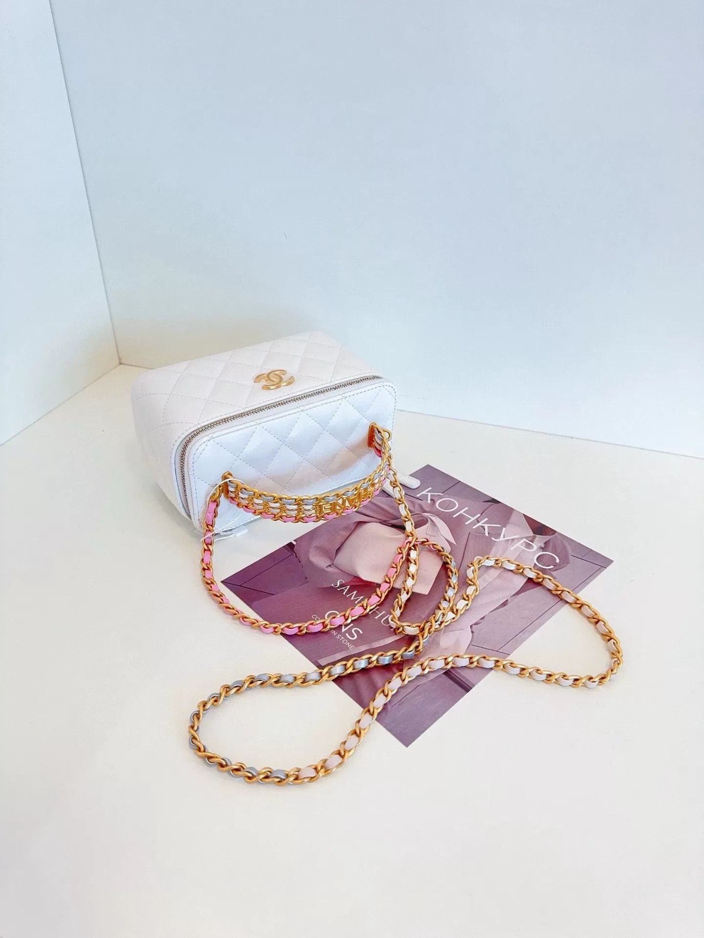 Chanel Pre-loved Bag Very good condition Size ONE SIZE - 4 Thumbnail