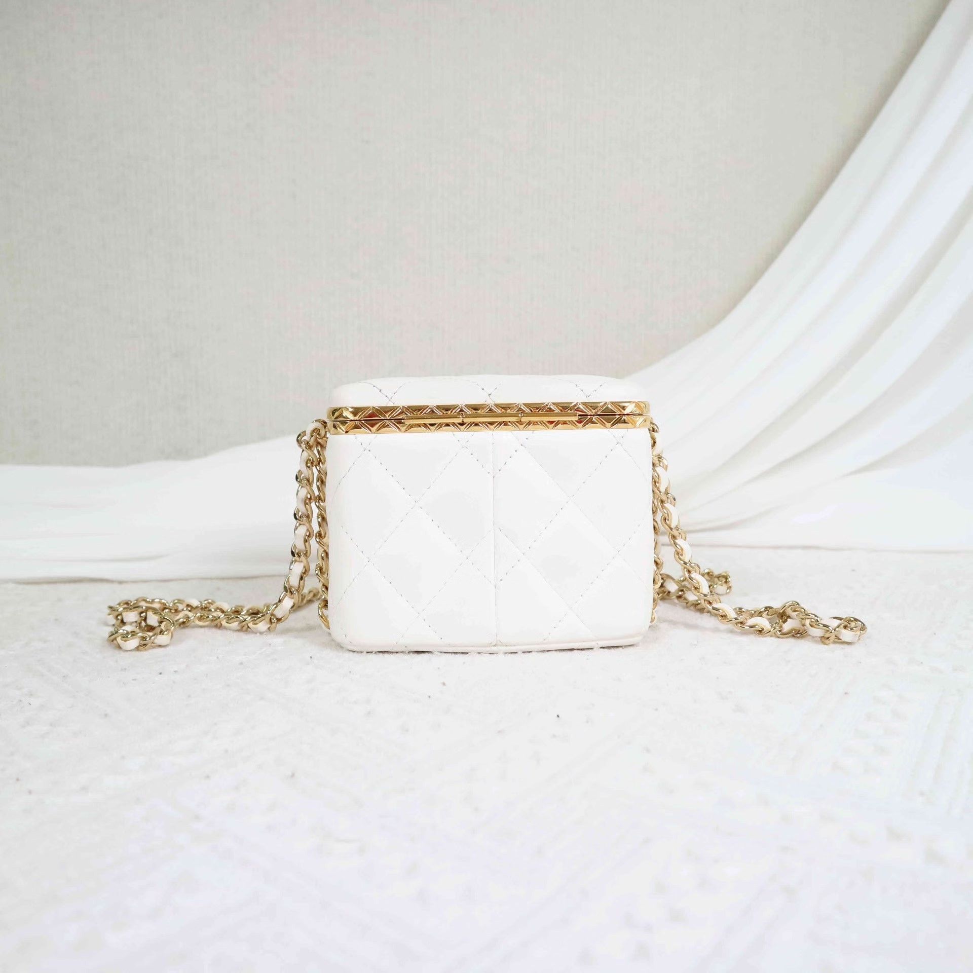 Chanel Pre-loved Bag Very good condition Size ONE SIZE - 3 Thumbnail