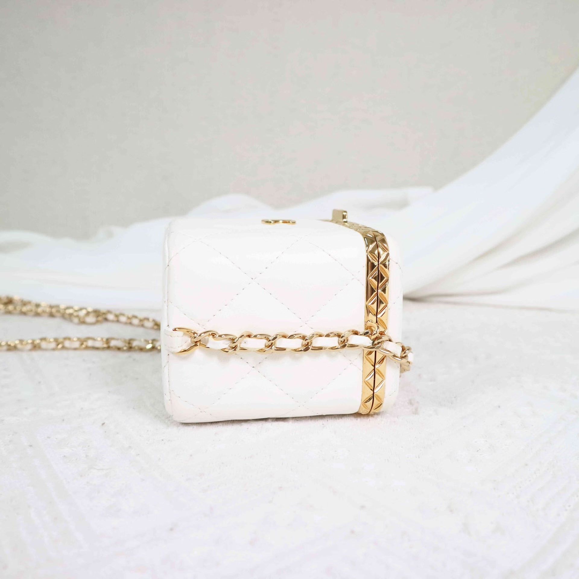 Chanel Pre-loved Bag Very good condition Size ONE SIZE - 6 Thumbnail
