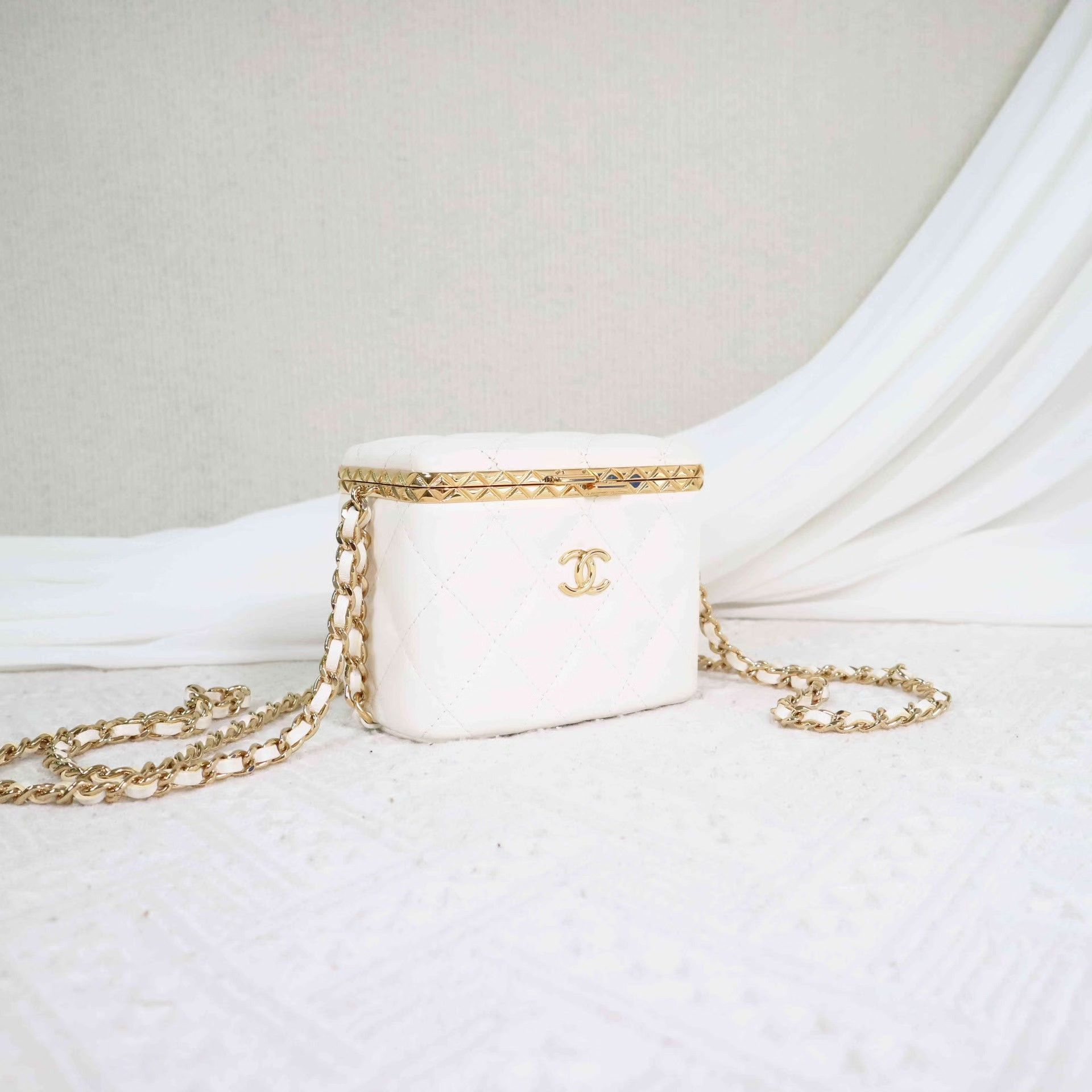 Chanel Pre-loved Bag Very good condition Size ONE SIZE - 2 Thumbnail