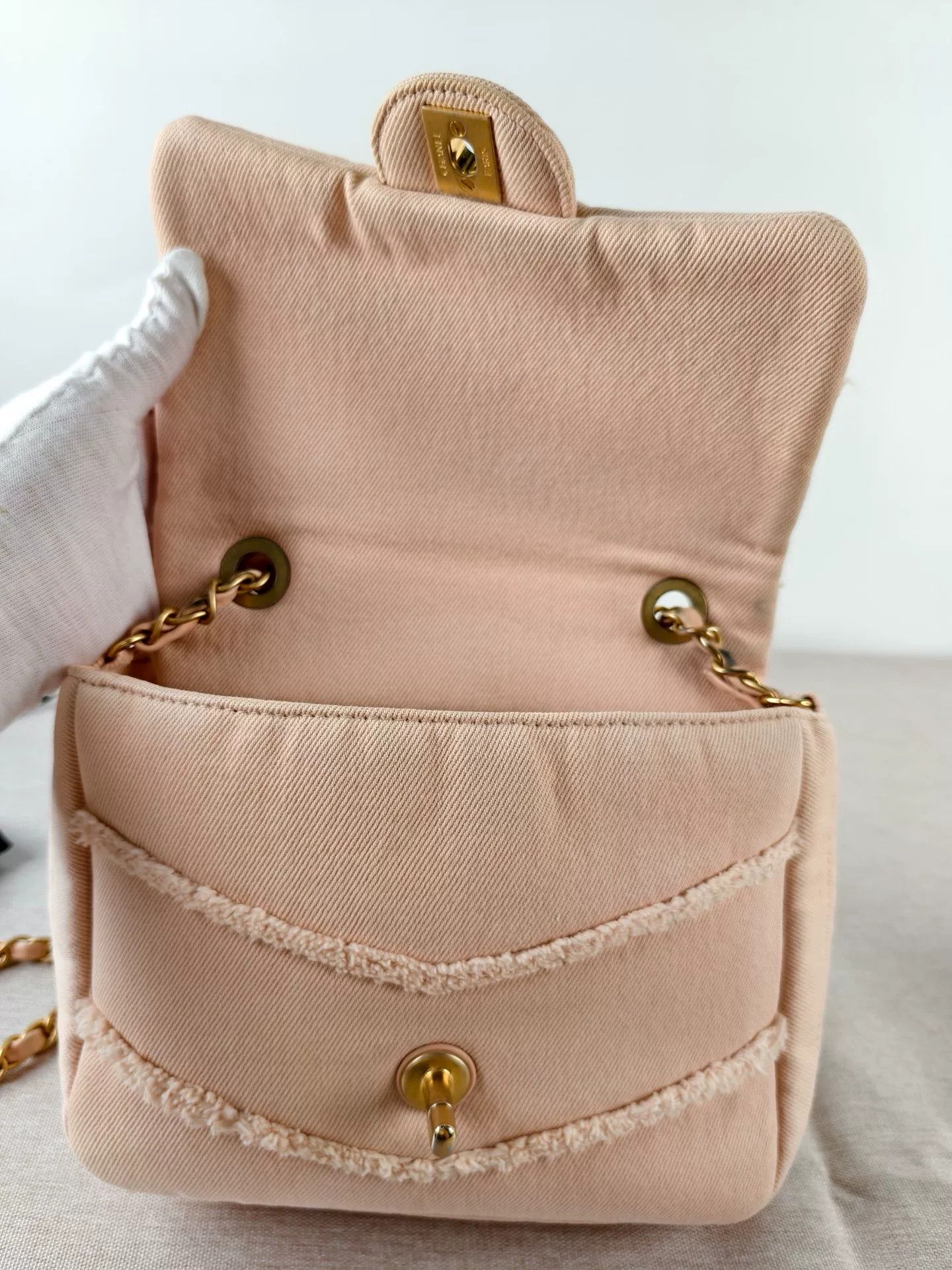 Chanel Pre-loved Bag Very good condition Size ONE SIZE - 9 Thumbnail