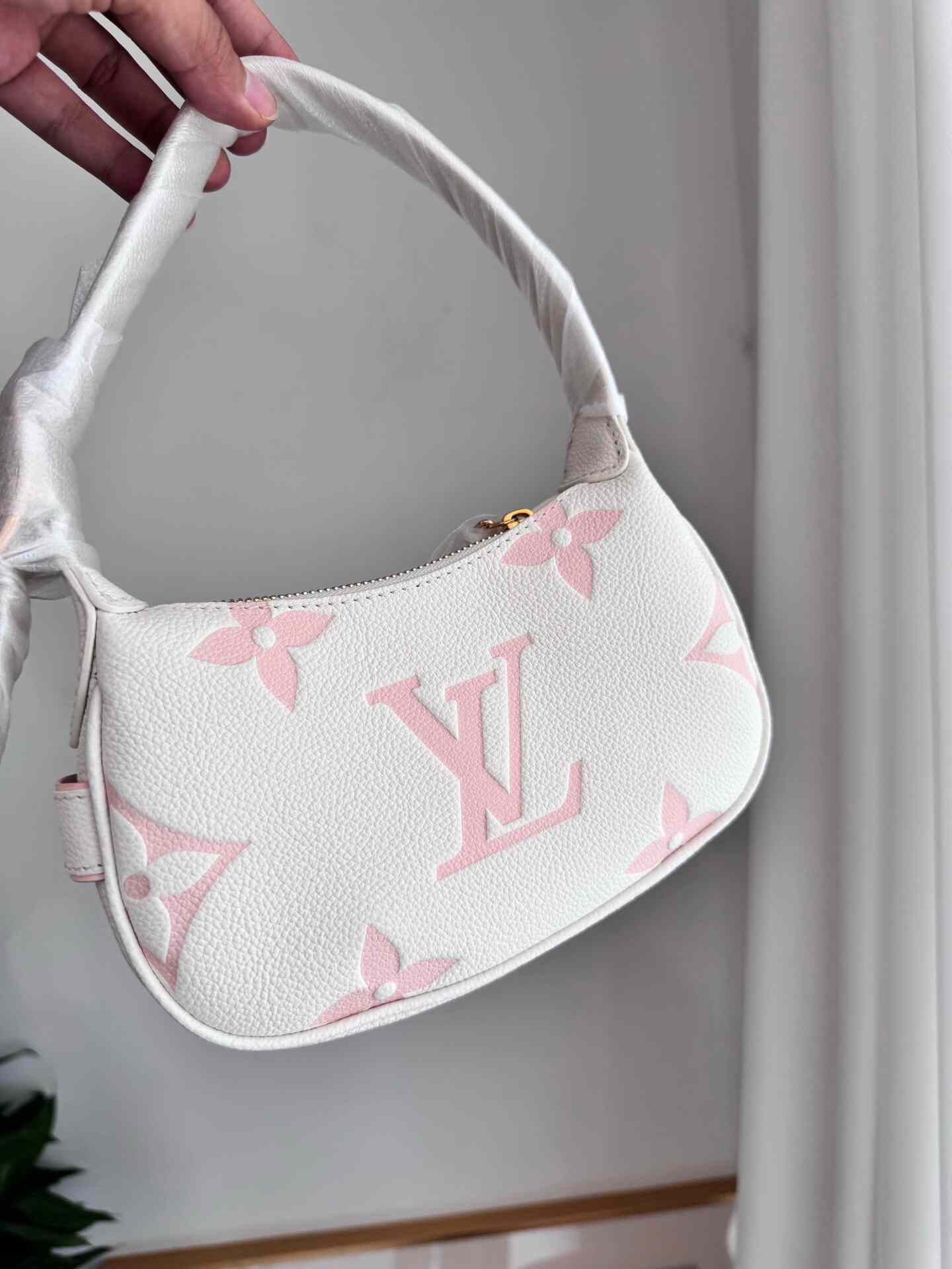 Louis Vuitton Pre-loved Bag Very good condition Size ONE SIZE - 8 Thumbnail
