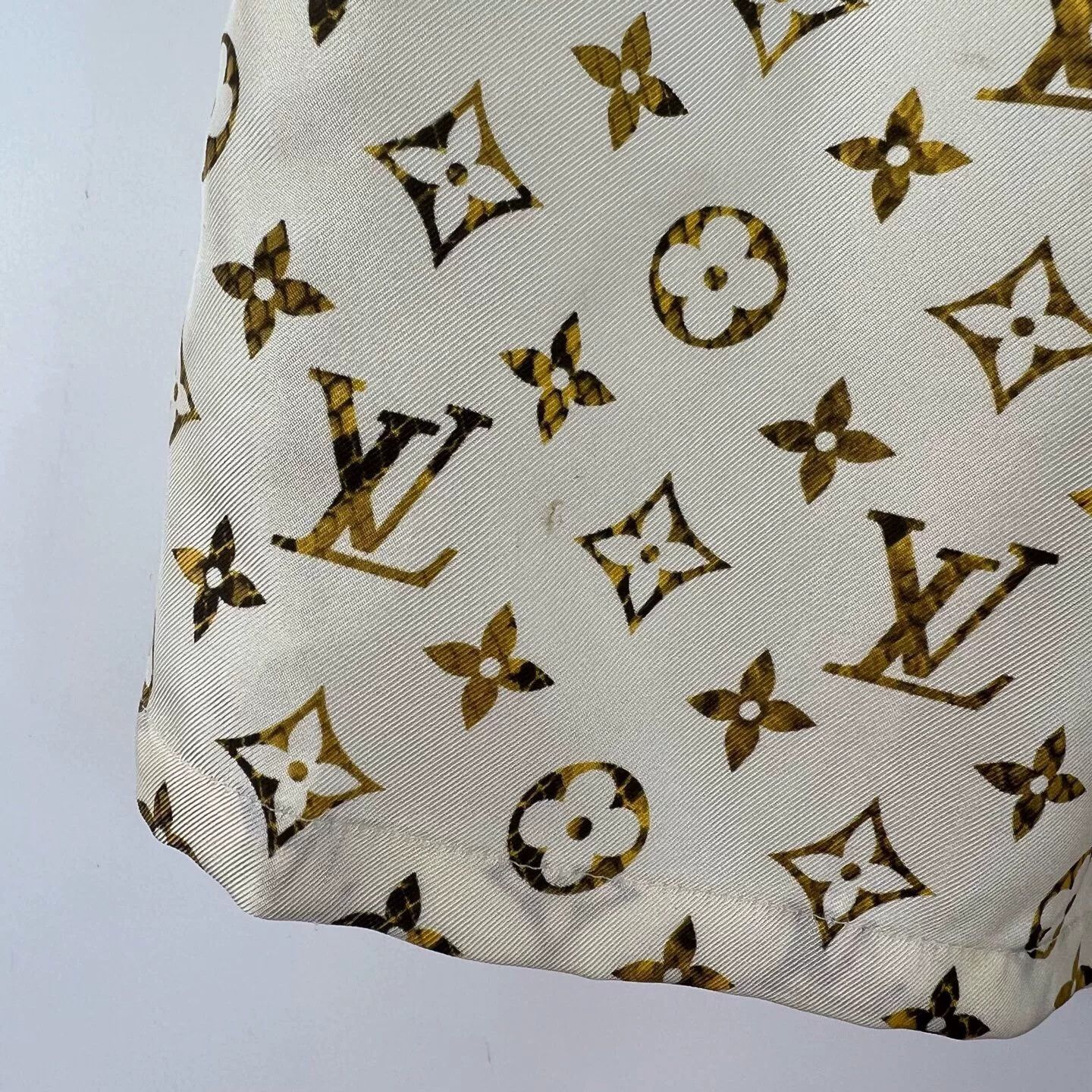 Louis Vuitton Louis Vuitton Monogram Silk Shorts Size 40" / US 18 - 5 Thumbnail