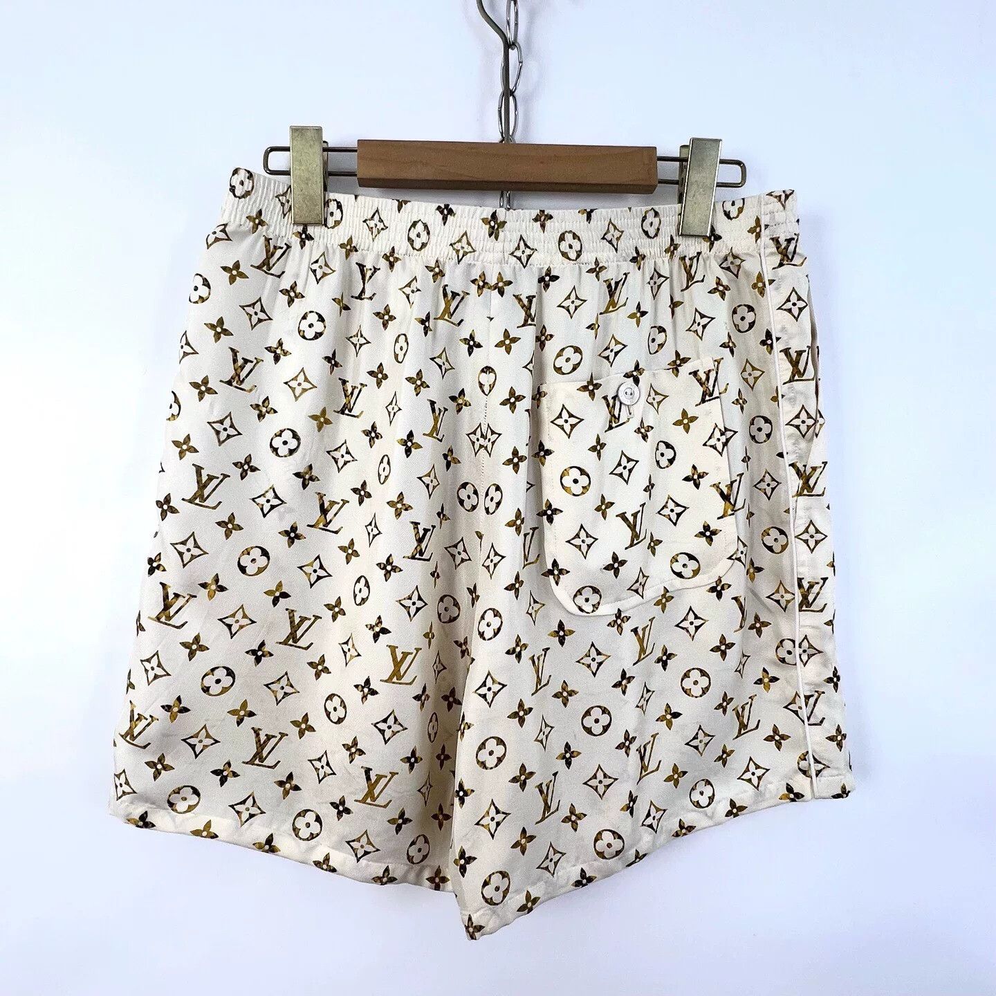 Louis Vuitton Louis Vuitton Monogram Silk Shorts Size 40" / US 18 - 2 Thumbnail
