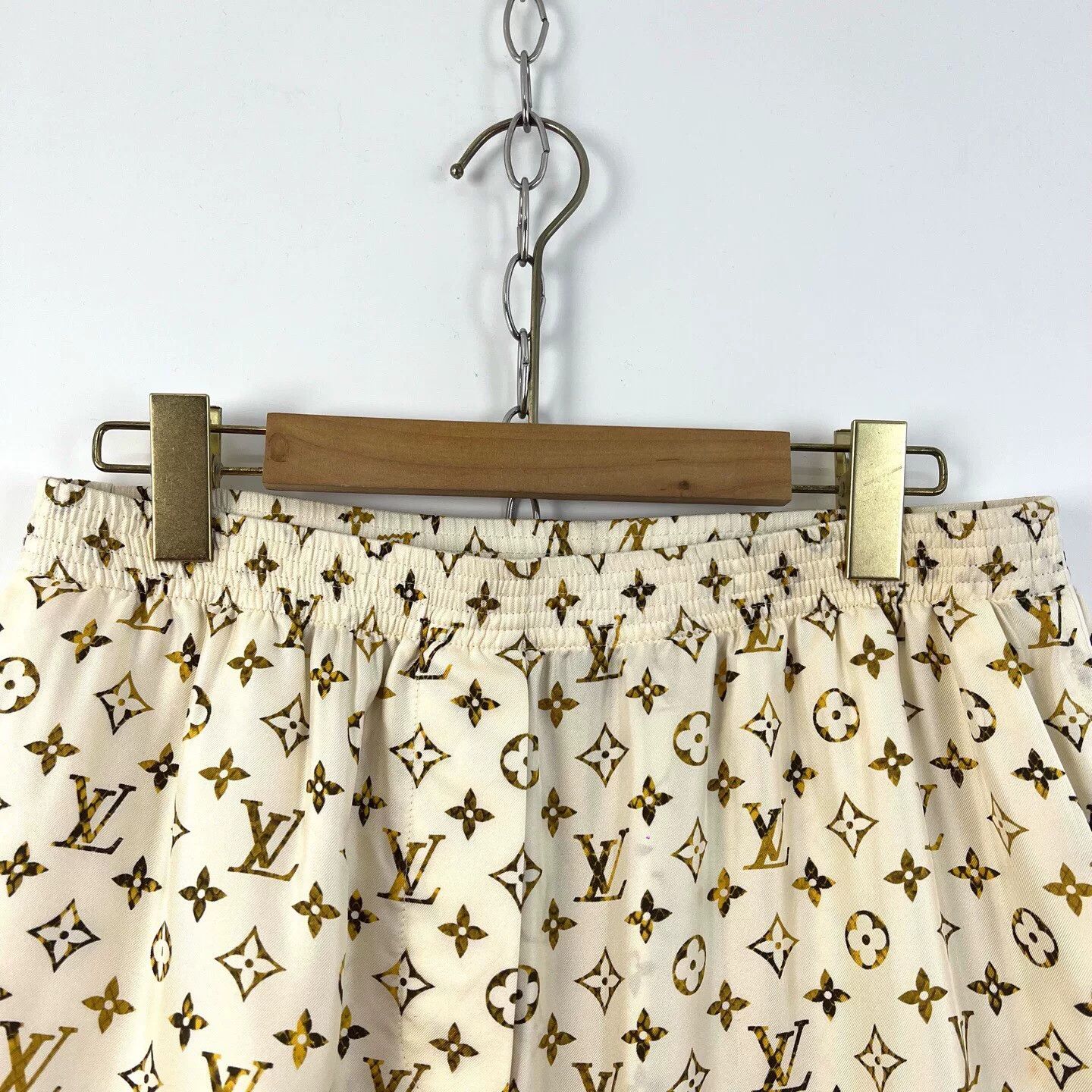 Louis Vuitton Louis Vuitton Monogram Silk Shorts Size 40" / US 18 - 3 Thumbnail