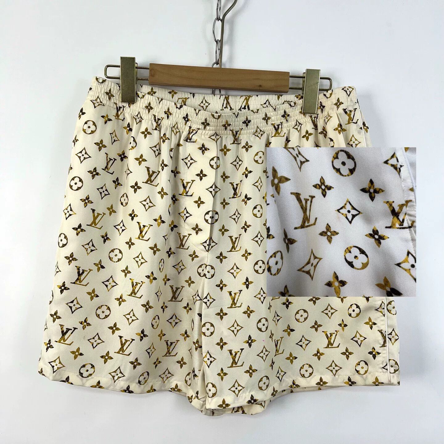 Louis Vuitton Louis Vuitton Monogram Silk Shorts Size 40" / US 18 - 7 Thumbnail