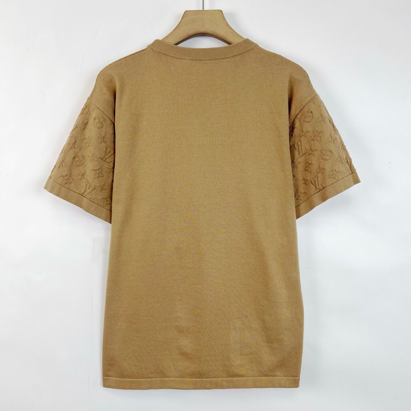 Louis Vuitton Louis Vuitton Monogram Embossed Knit Tee Size US M / EU 48-50 / 2 - 2 Thumbnail