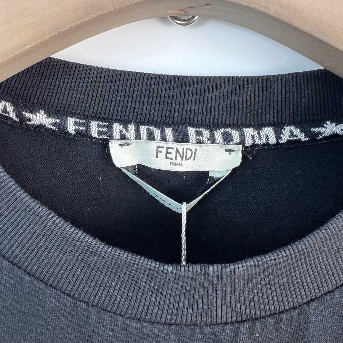 Fendi Fendi Crystal Logo Black Short-Sleeve T-Shirt Size S / US 4 / IT 40 - 4 Thumbnail