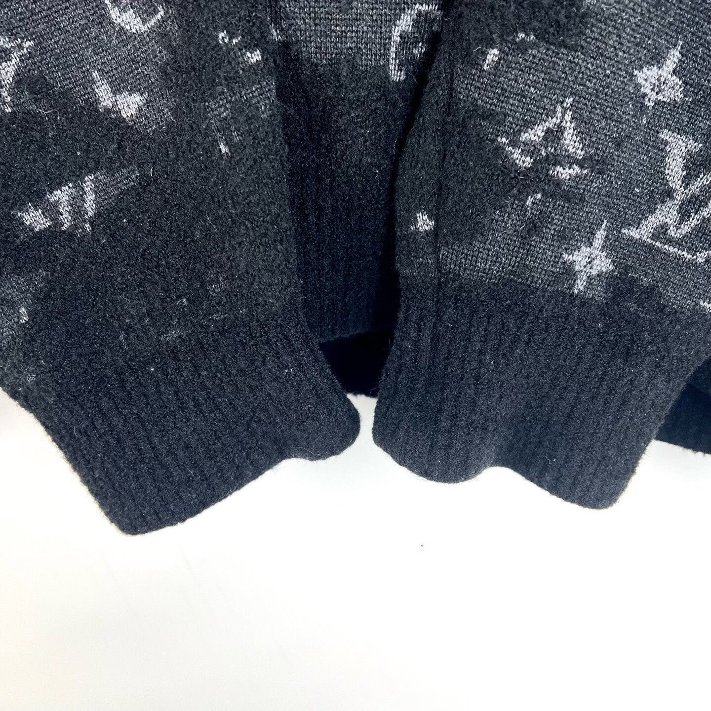 Louis Vuitton Louis Vuitton Black All-Over Print Wool Sweater Size US XL / EU 56 / 4 - 5 Thumbnail