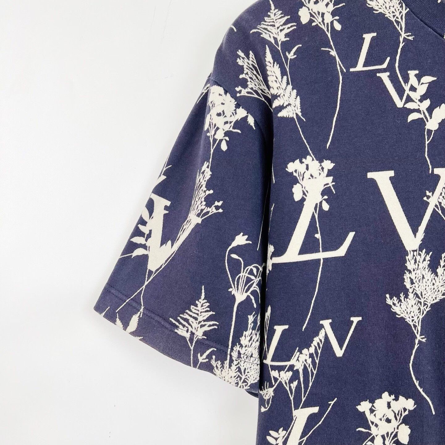Louis Vuitton Louis Vuitton Letter Floral Print Round Neck T-shirt Size L / US 10 / IT 46 - 5 Thumbnail