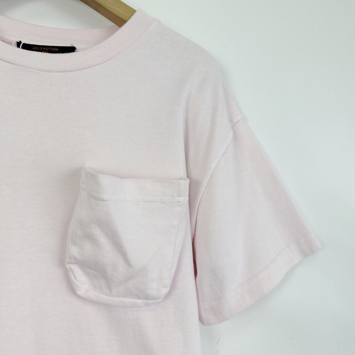 Louis Vuitton Louis Vuitton Pink Chest Pocket T-Shirt Size XS / US 0-2 / IT 36-38 - 5 Thumbnail