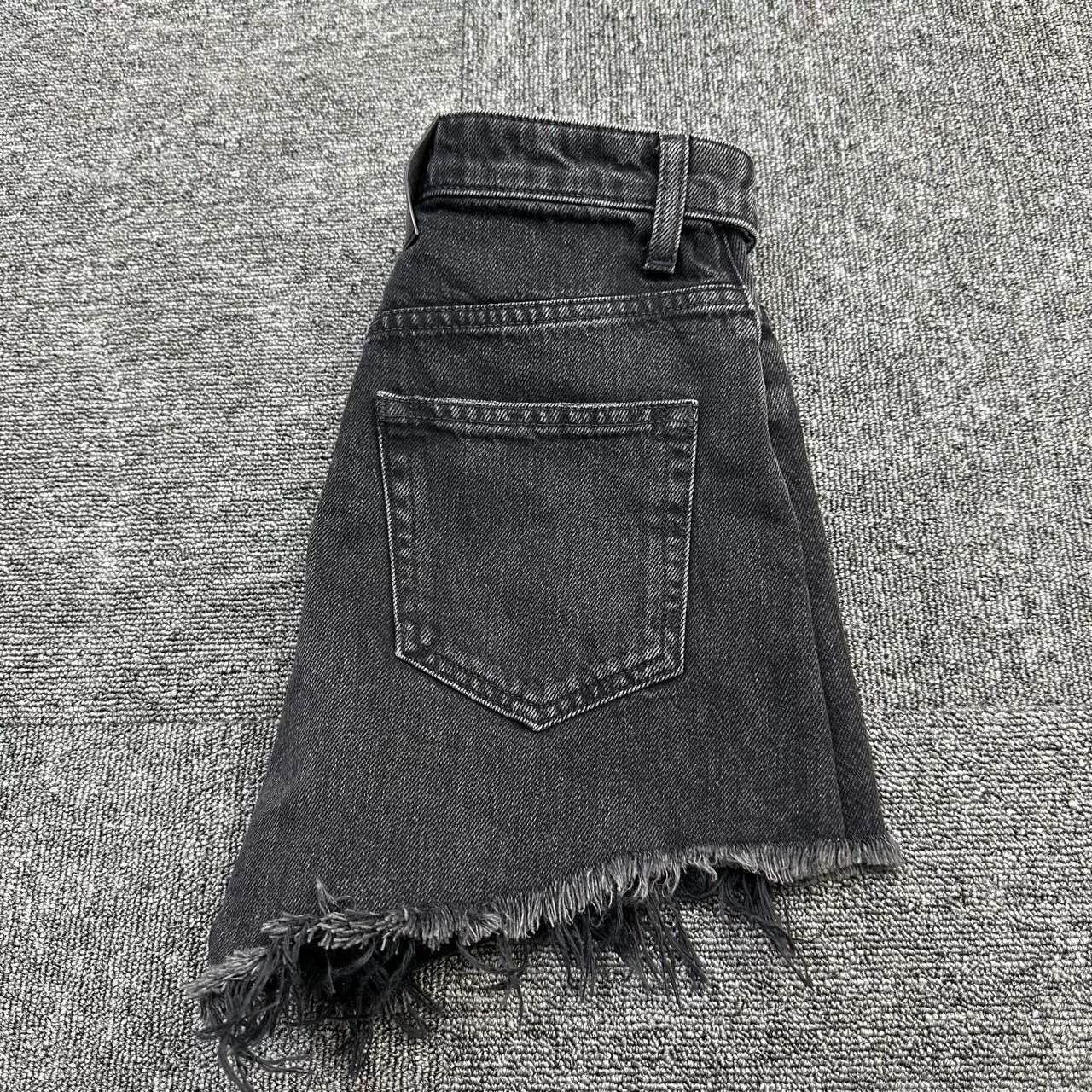 Alexander Wang Alexander Wang Black Cuffed Denim Shorts Size 24" / US 00 / IT 34 - 4 Thumbnail