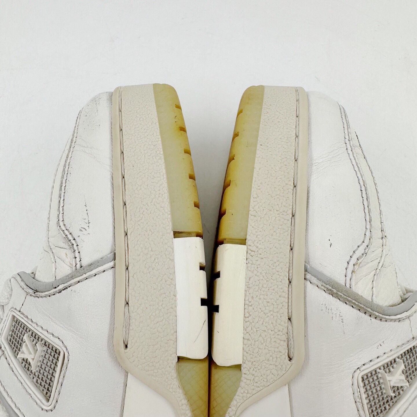 Louis Vuitton Louis Vuitton LV Trainer White Cement Size US 6 / IT 36 - 8 Thumbnail