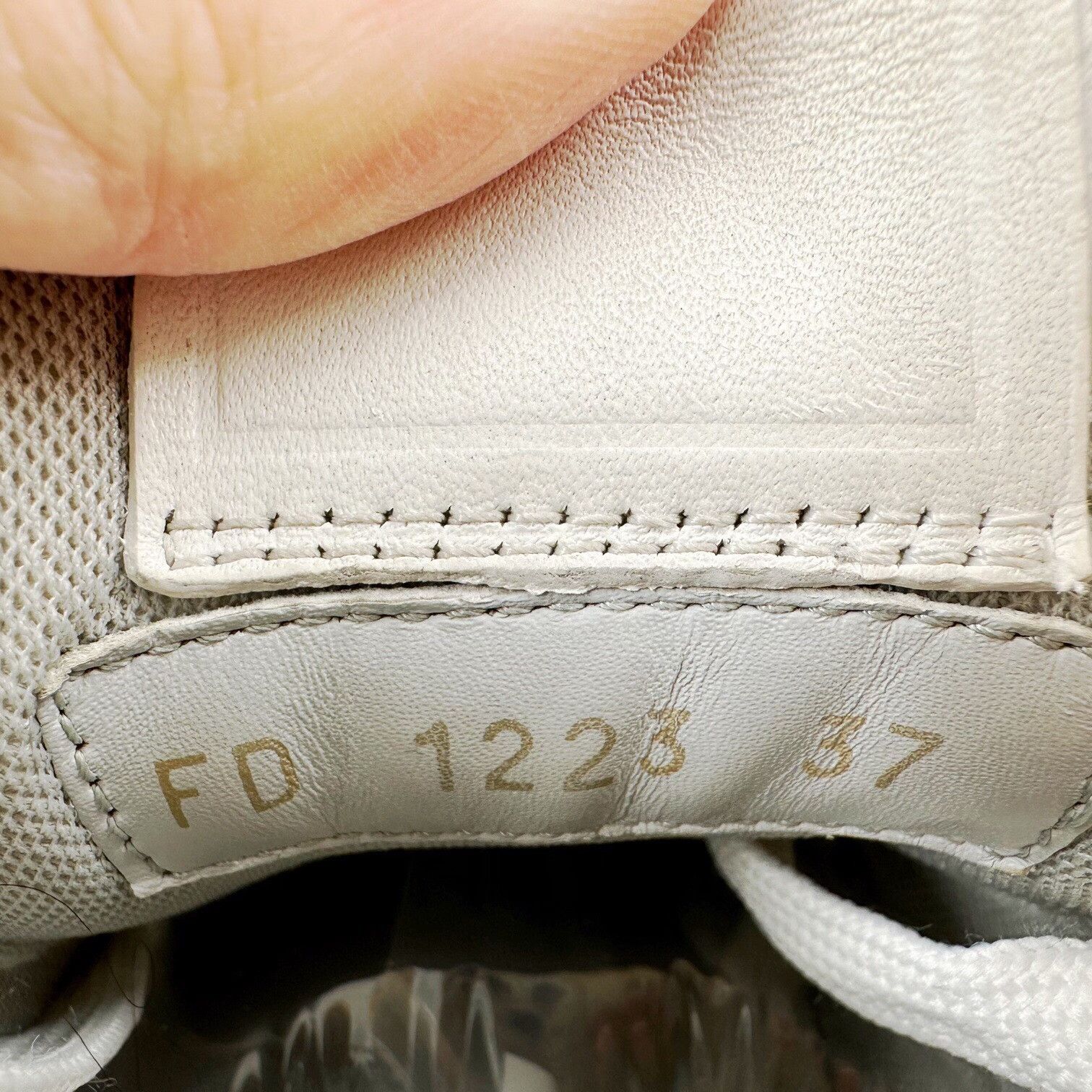 Louis Vuitton Louis Vuitton LV Trainer White Cement Size US 6 / IT 36 - 6 Thumbnail