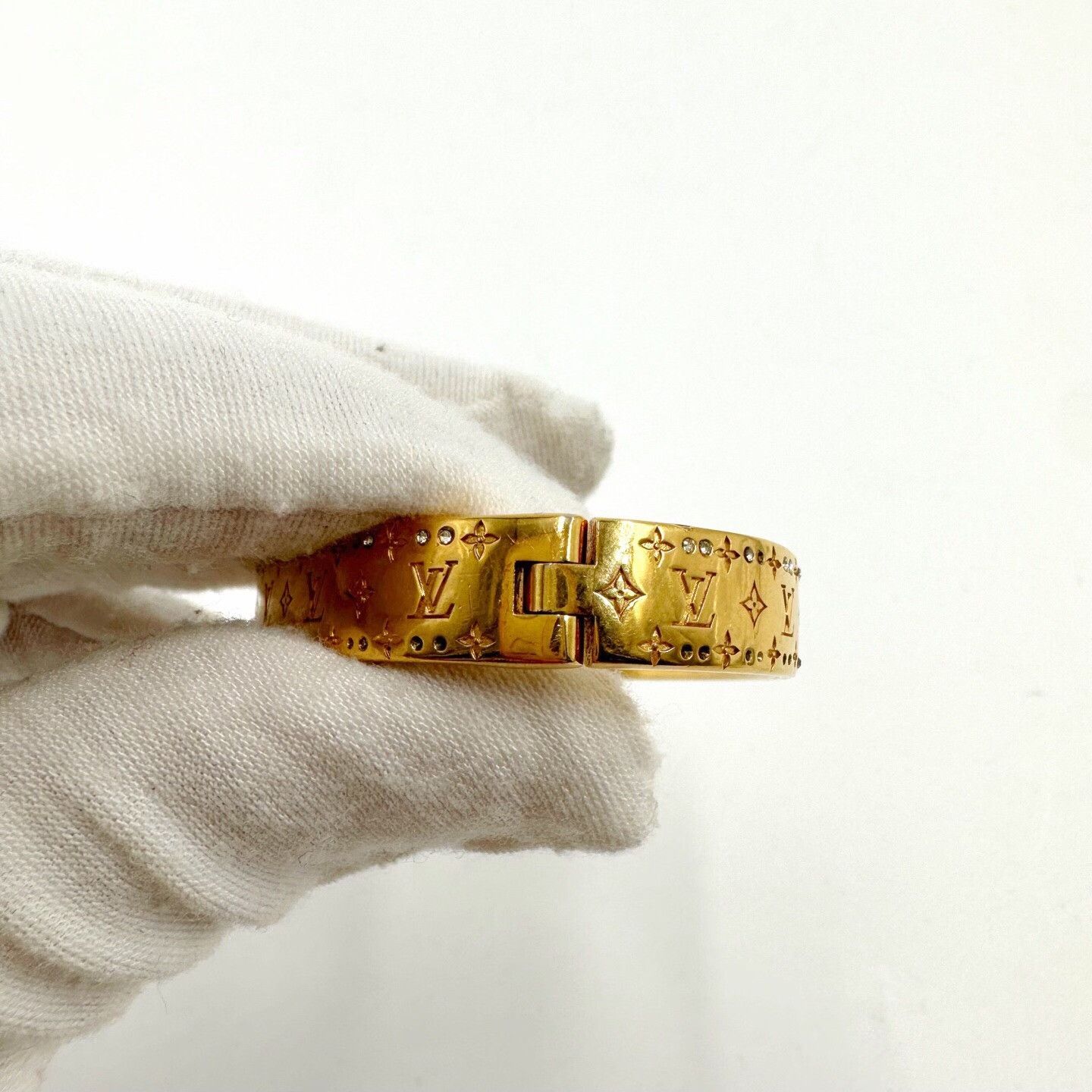 Louis Vuitton Louis Vuitton Engraved Diamond Bracelet Size ONE SIZE - 4 Thumbnail