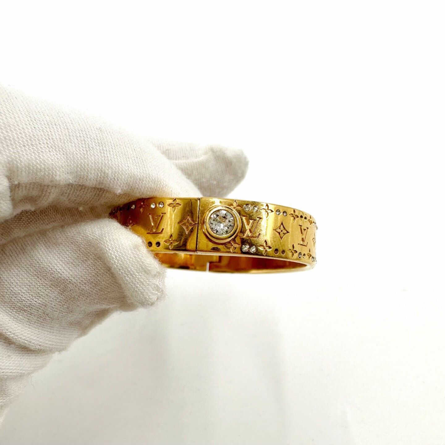 Louis Vuitton Louis Vuitton Engraved Diamond Bracelet Size ONE SIZE - 3 Thumbnail