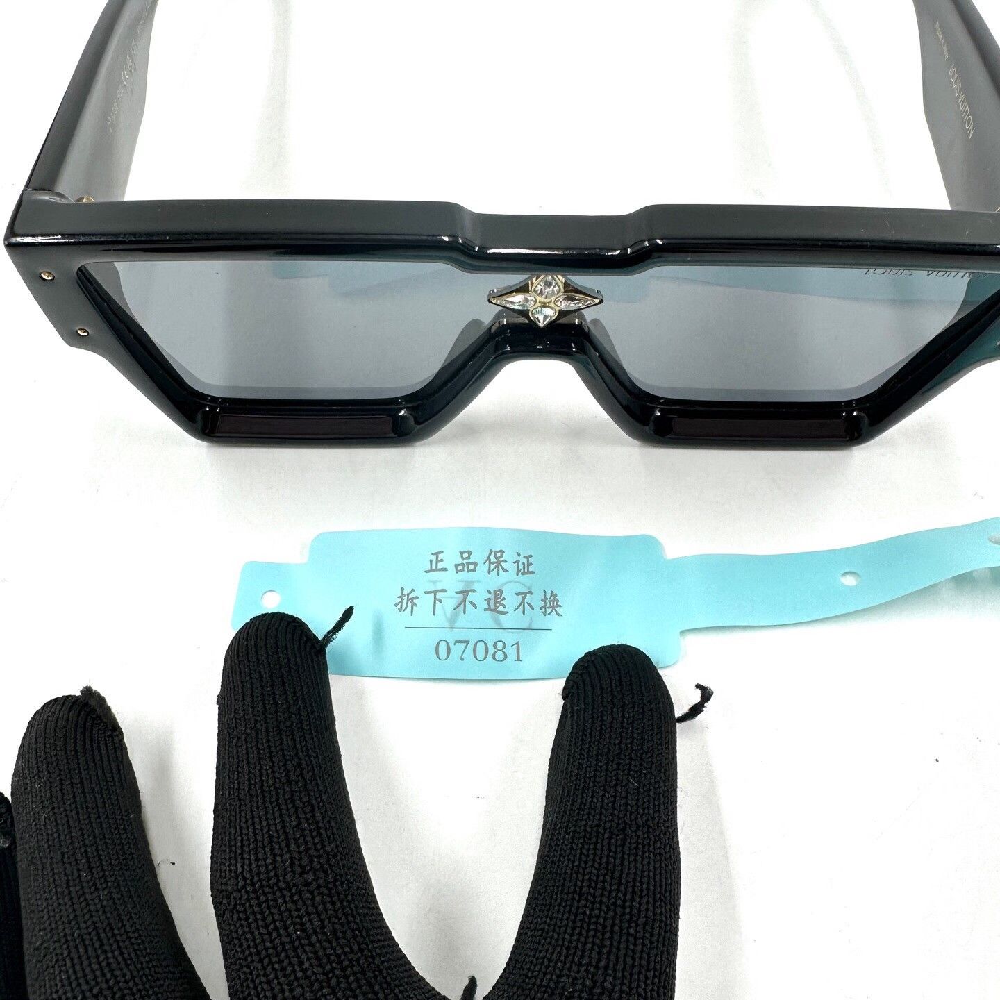Louis Vuitton Louis Vuitton Cyclone Black Square Sunglasses Size ONE SIZE - 9 Thumbnail
