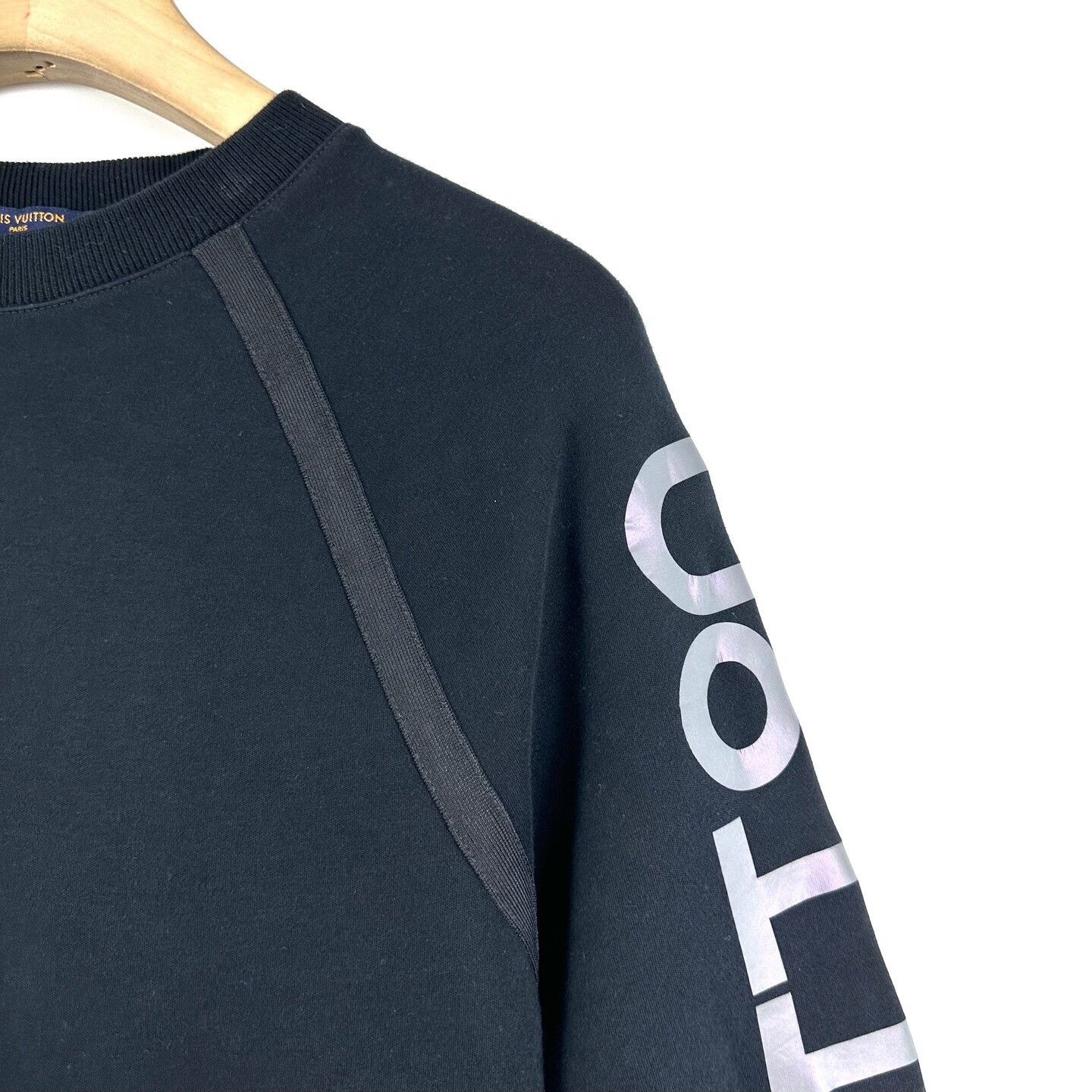 Louis Vuitton Louis Vuitton Black Reflective Logo Sweatshirt Size US M / EU 48-50 / 2 - 5 Thumbnail
