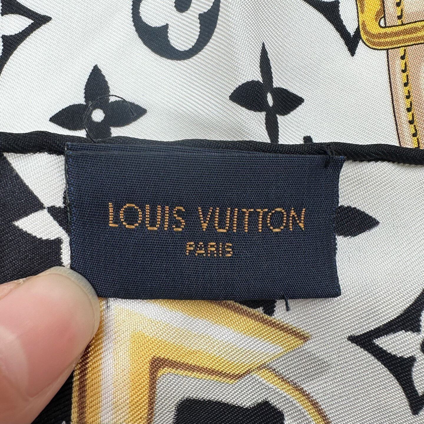Louis Vuitton Louis Vuitton Monogram Silk Scarf Size ONE SIZE - 4 Thumbnail