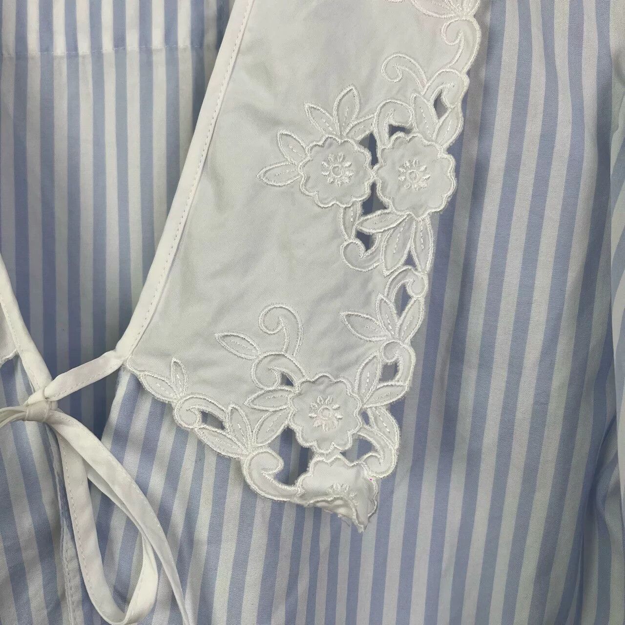 Miu Miu Miumiu Lace V-Neck Puff Sleeve Shirt Size XS / US 0-2 / IT 36-38 - 4 Thumbnail