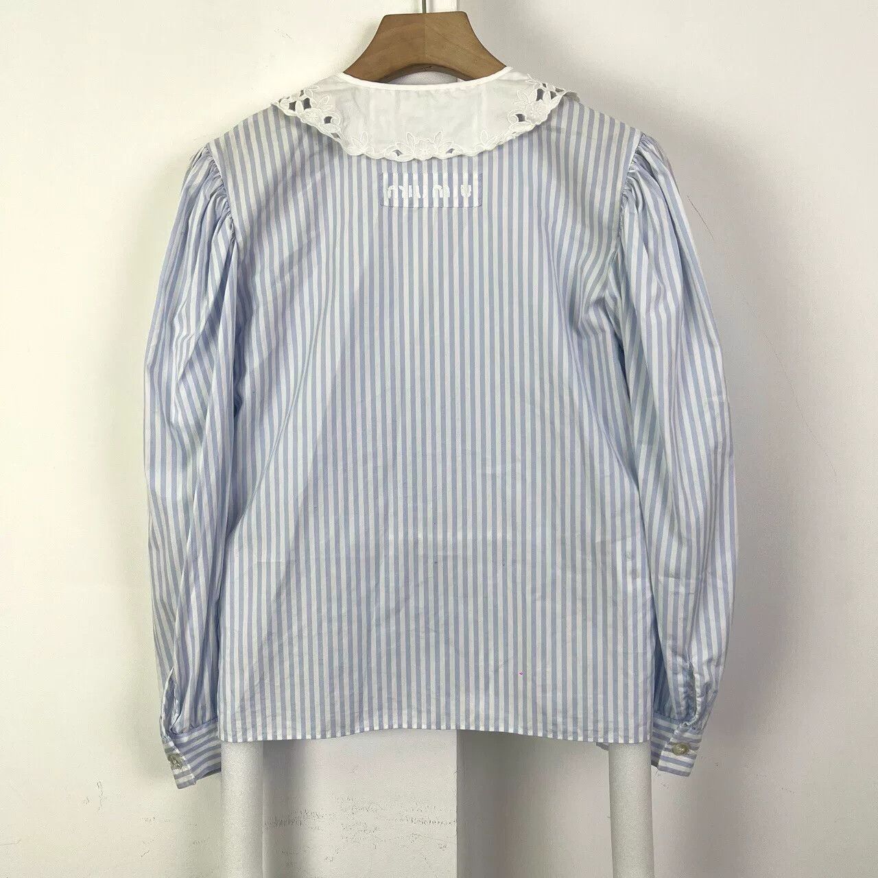 Miu Miu Miumiu Lace V-Neck Puff Sleeve Shirt Size XS / US 0-2 / IT 36-38 - 2 Thumbnail