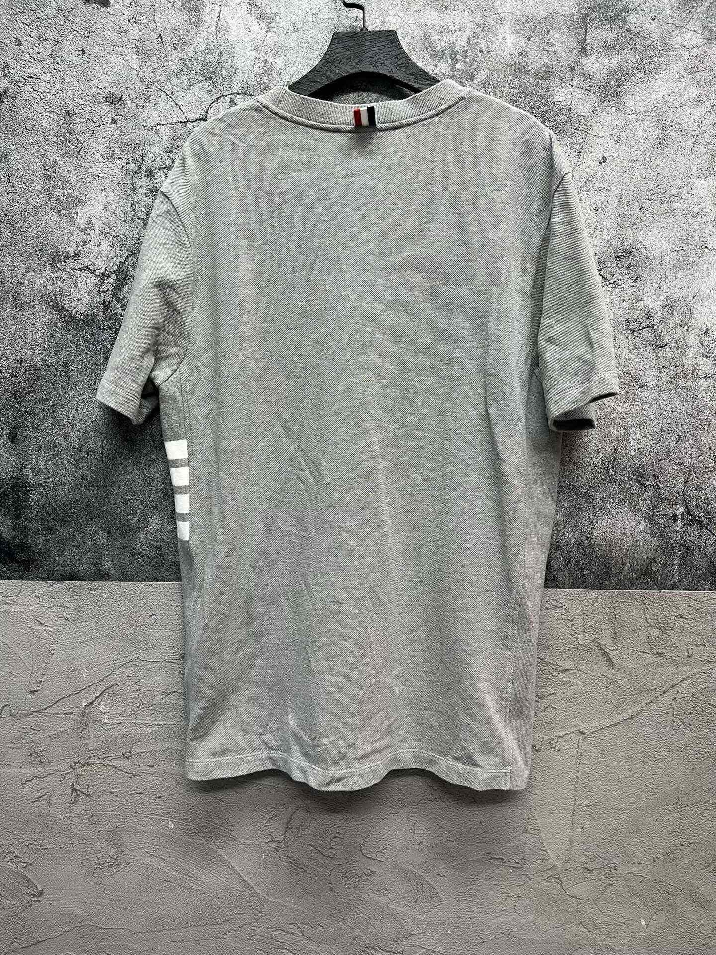 Thom Browne Thom Browne Classic Four-Bar Short-Sleeve Size US L / EU 52-54 / 3 - 2 Thumbnail